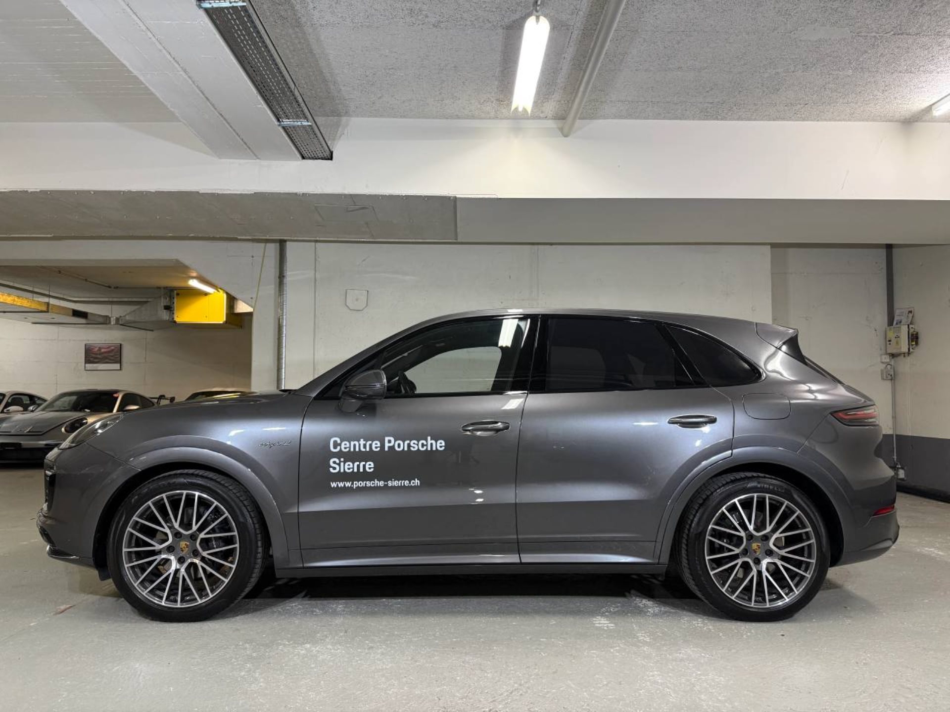 PORSCHE Cayenne E-Hybrid (MY21)-image-1