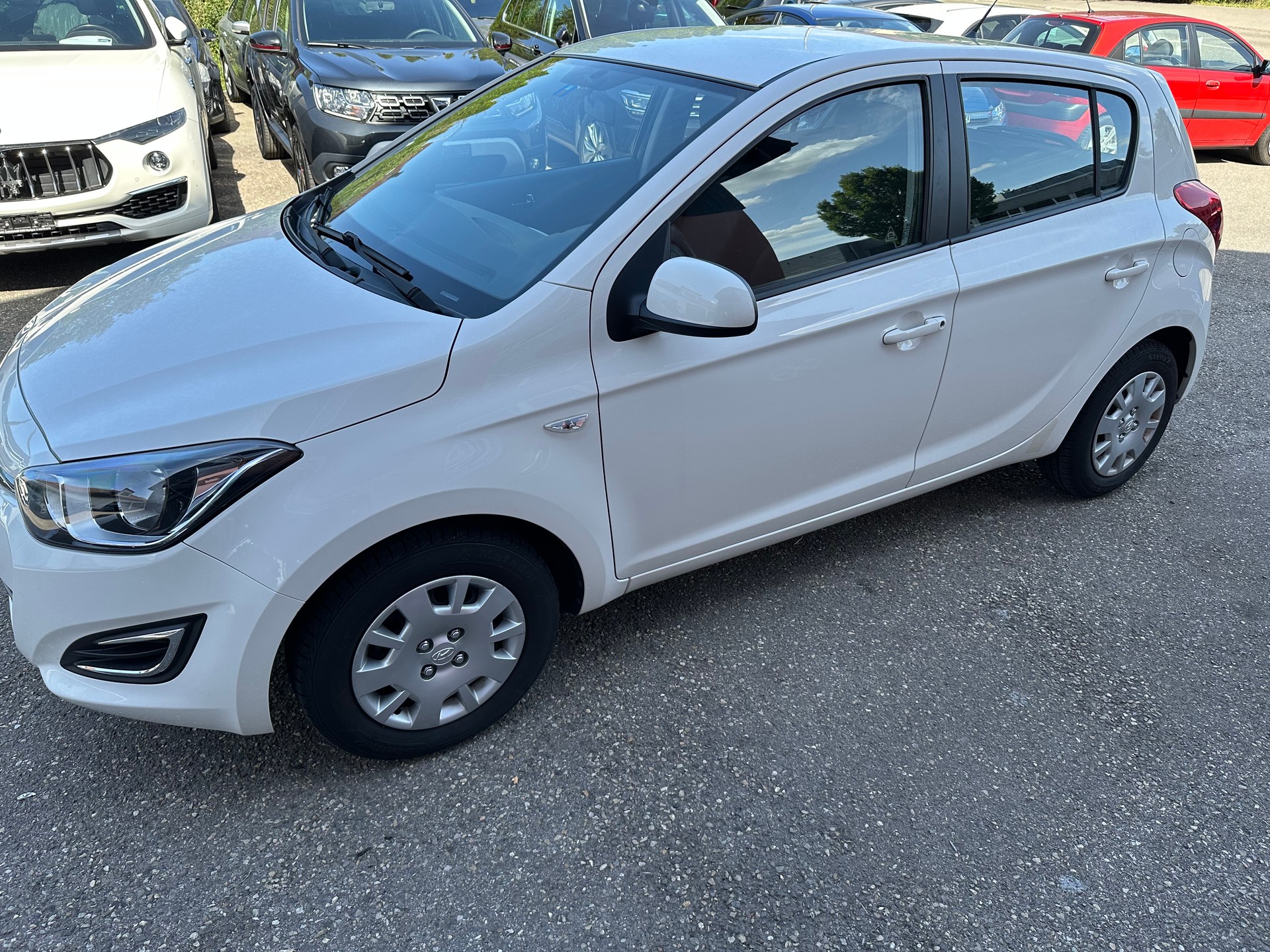 HYUNDAI i20-image-2