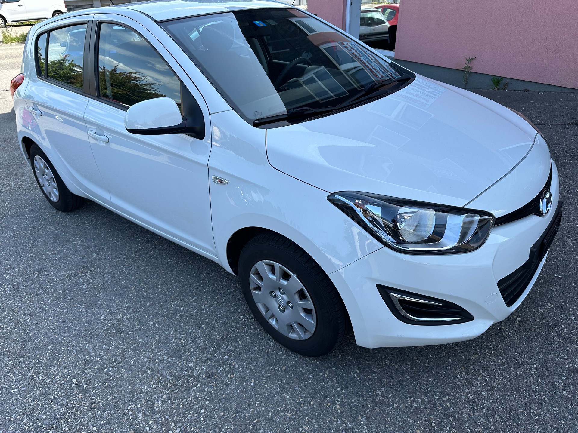 HYUNDAI i20-image-1