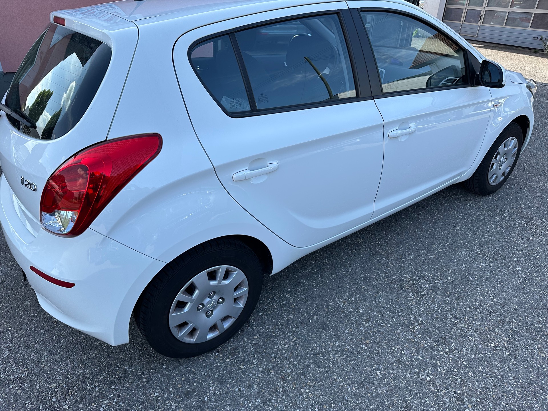 HYUNDAI i20-image-3