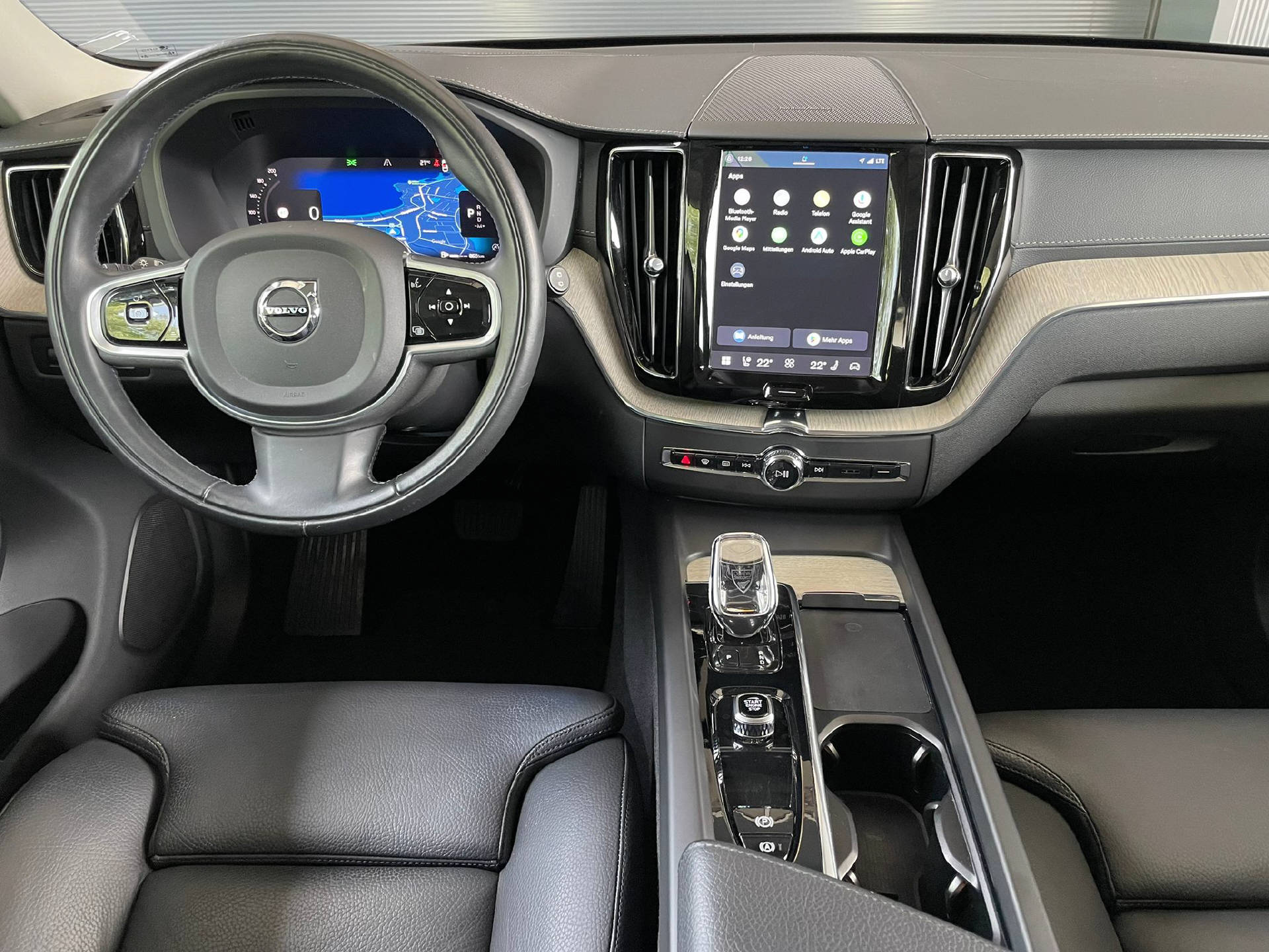 VOLVO XC60 2.0 B5 MH Inscription AWD-image-6