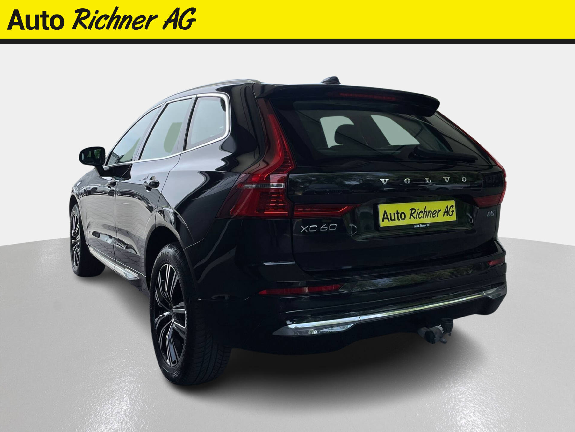 VOLVO XC60 2.0 B5 MH Inscription AWD-image-4