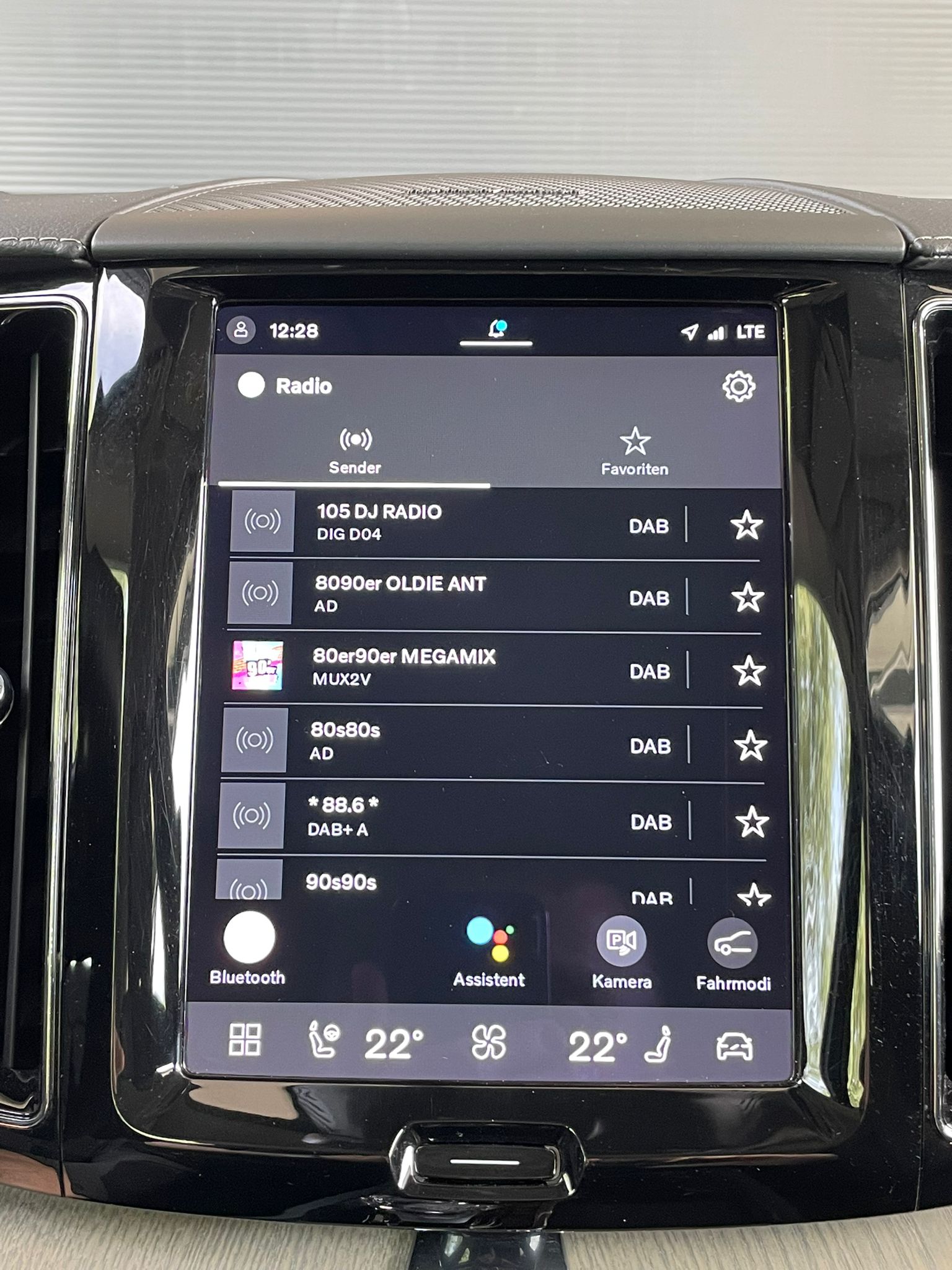 VOLVO XC60 2.0 B5 MH Inscription AWD-image-13