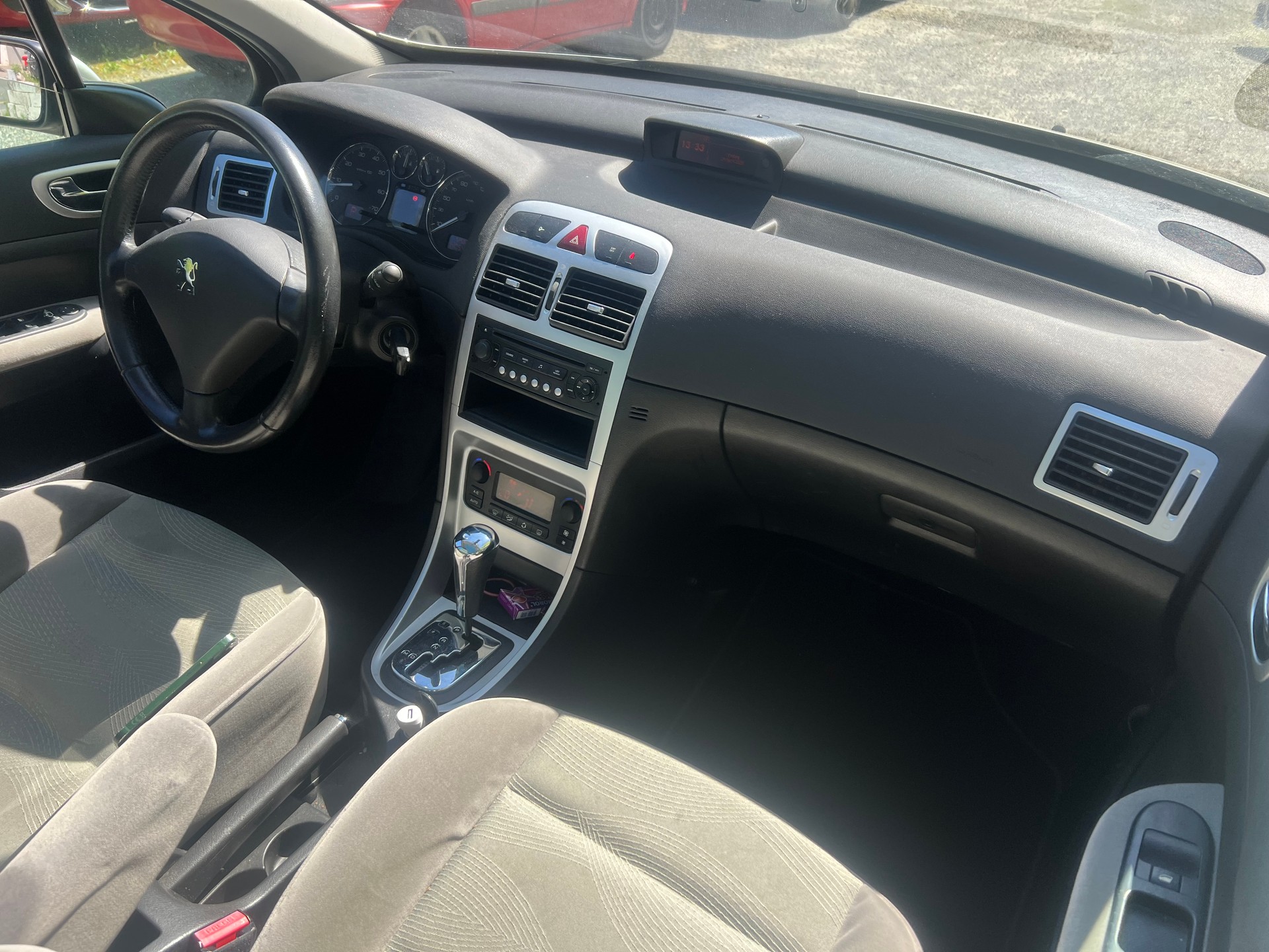 PEUGEOT 307 SW 2.0 16V Premium-image-10