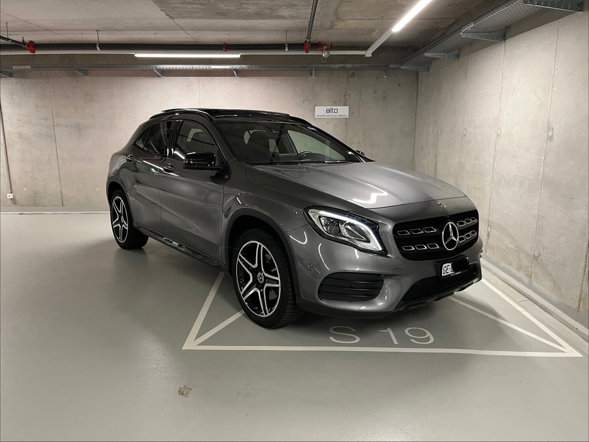 MERCEDES-BENZ GLA 220 AMG Line 4Matic 7G-DCT-image-5