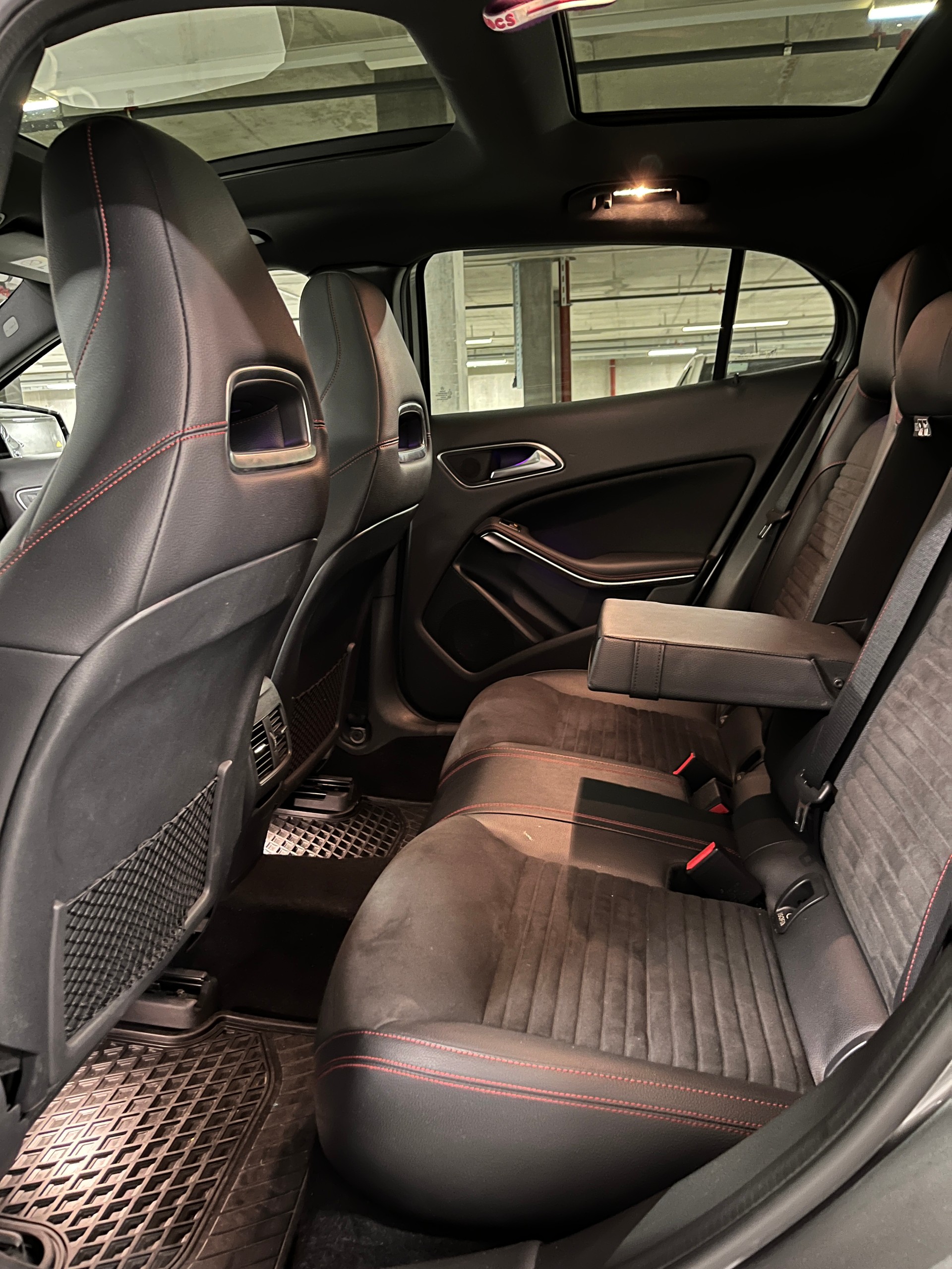 MERCEDES-BENZ GLA 220 AMG Line 4Matic 7G-DCT-image-14