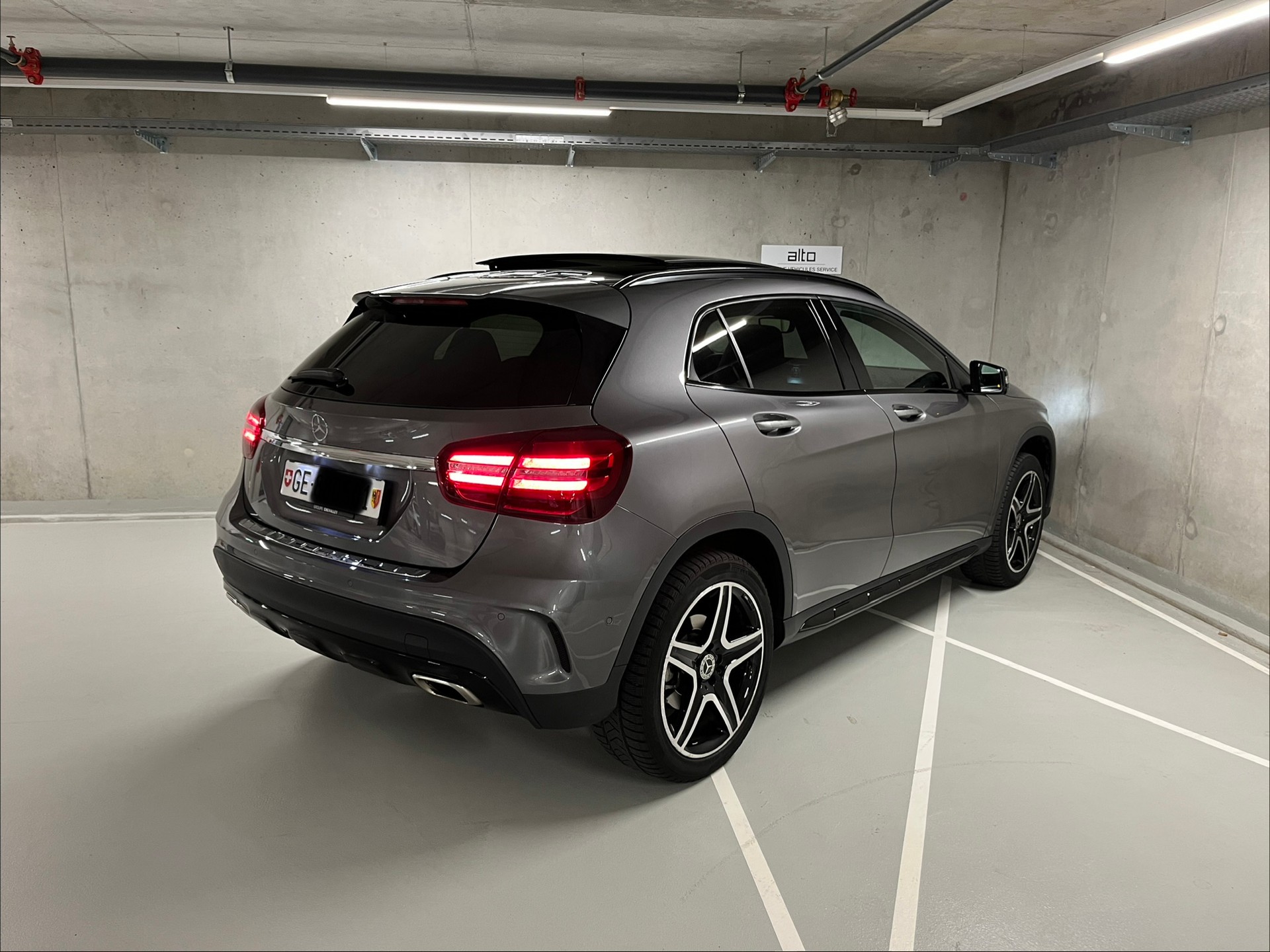 MERCEDES-BENZ GLA 220 AMG Line 4Matic 7G-DCT-image-3