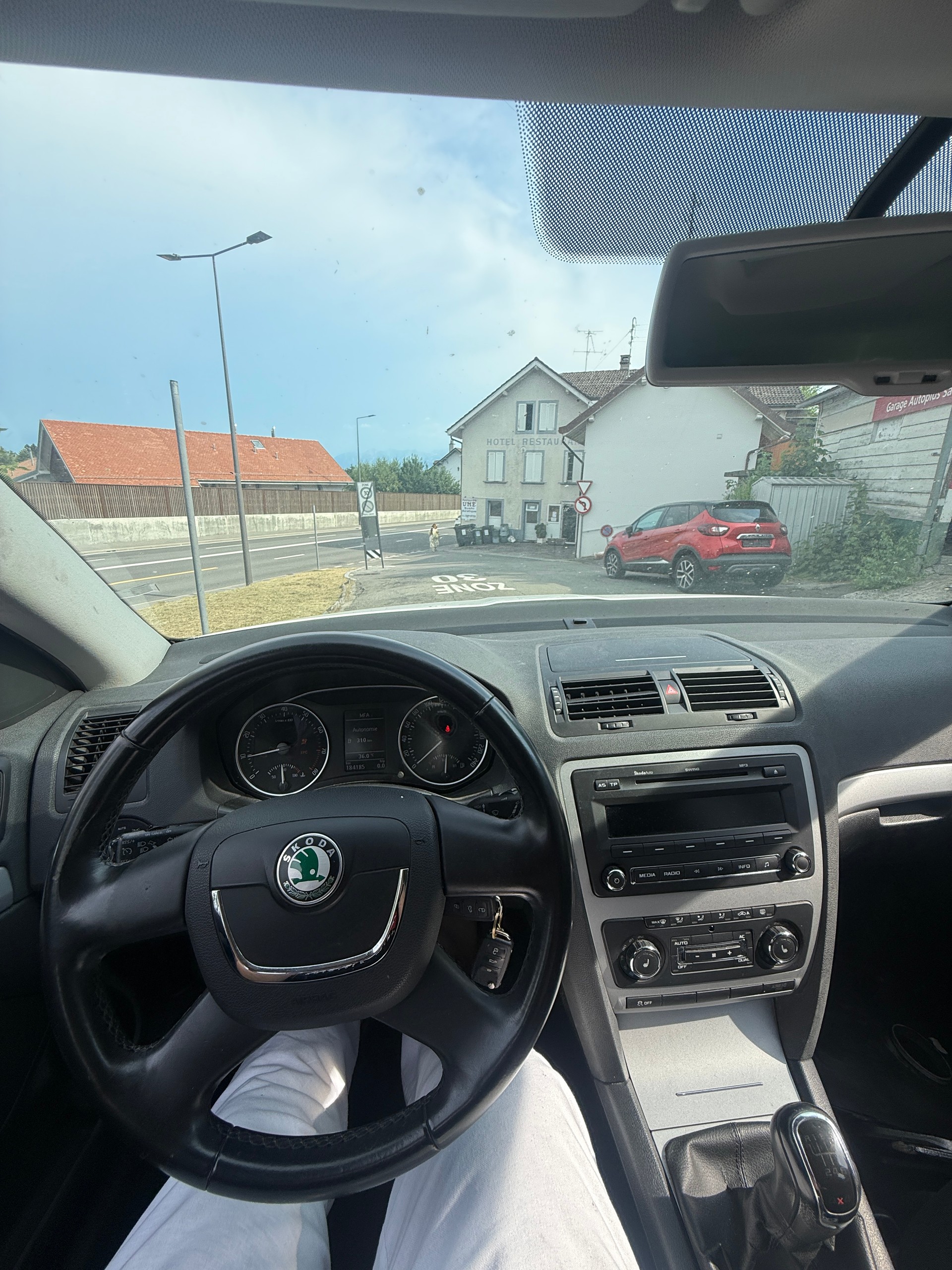 SKODA Octavia Combi 1.8 TSI Laurin & Klement 4x4-image-8