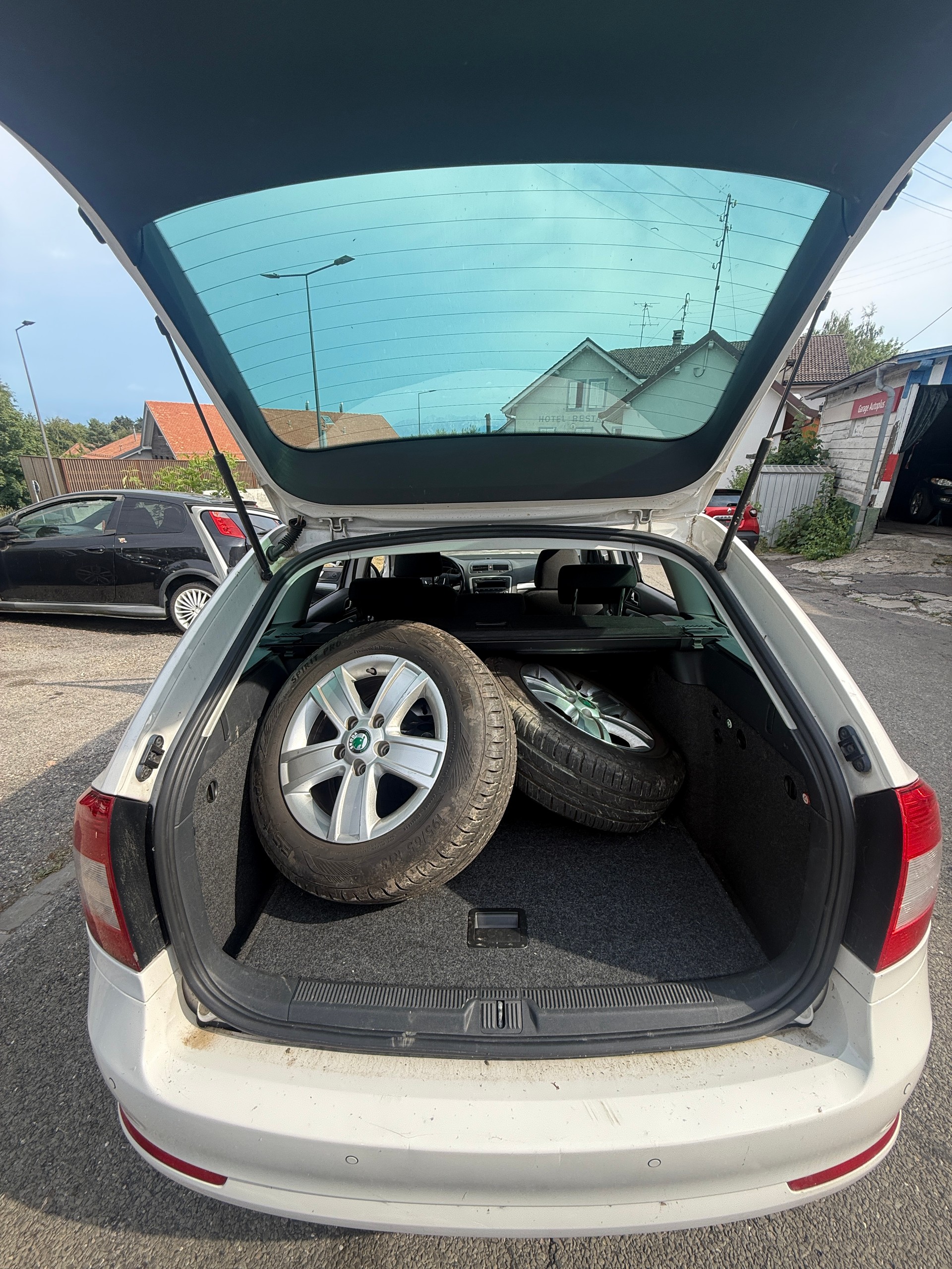 SKODA Octavia Combi 1.8 TSI Laurin & Klement 4x4-image-4