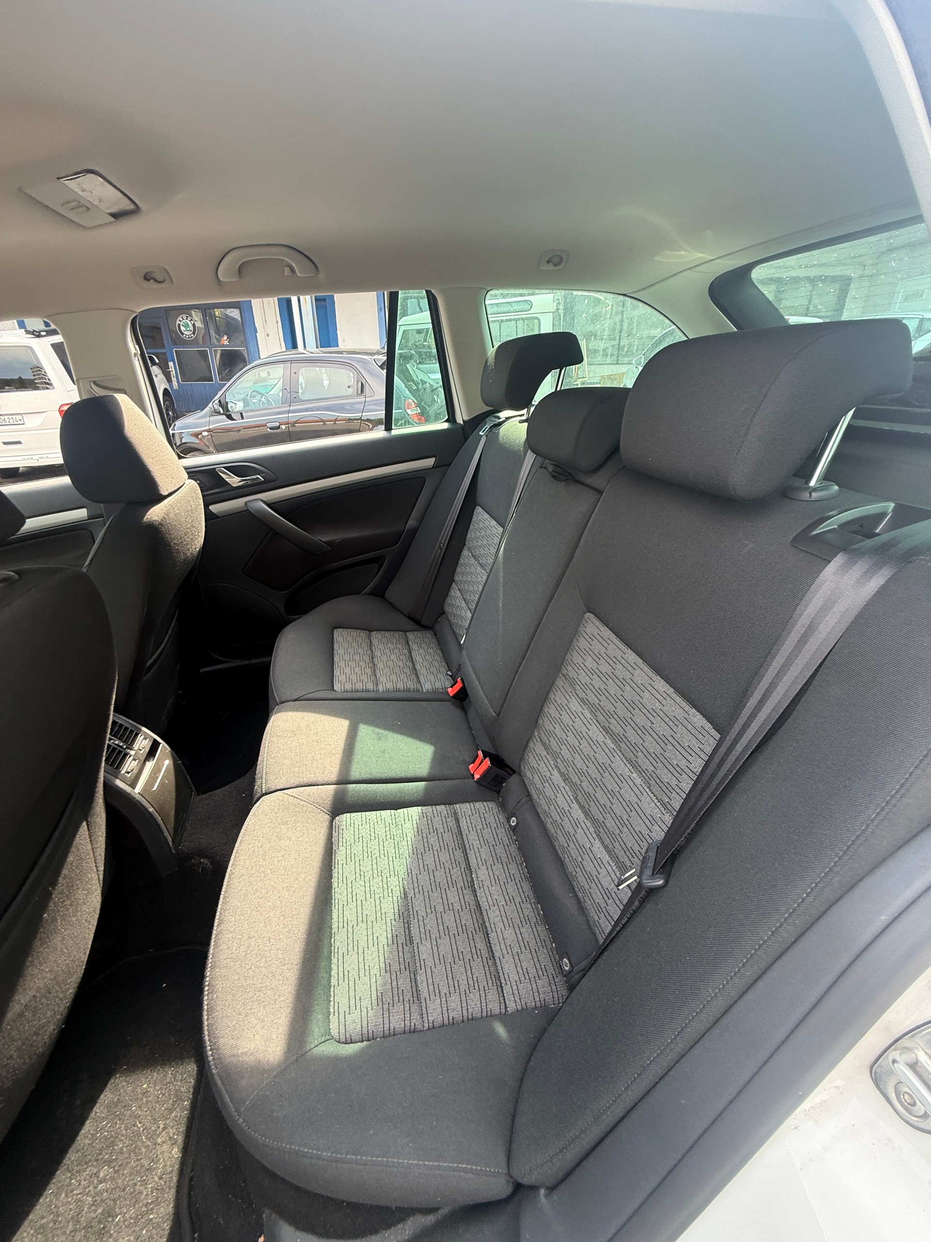 SKODA Octavia Combi 1.8 TSI Laurin & Klement 4x4-image-5
