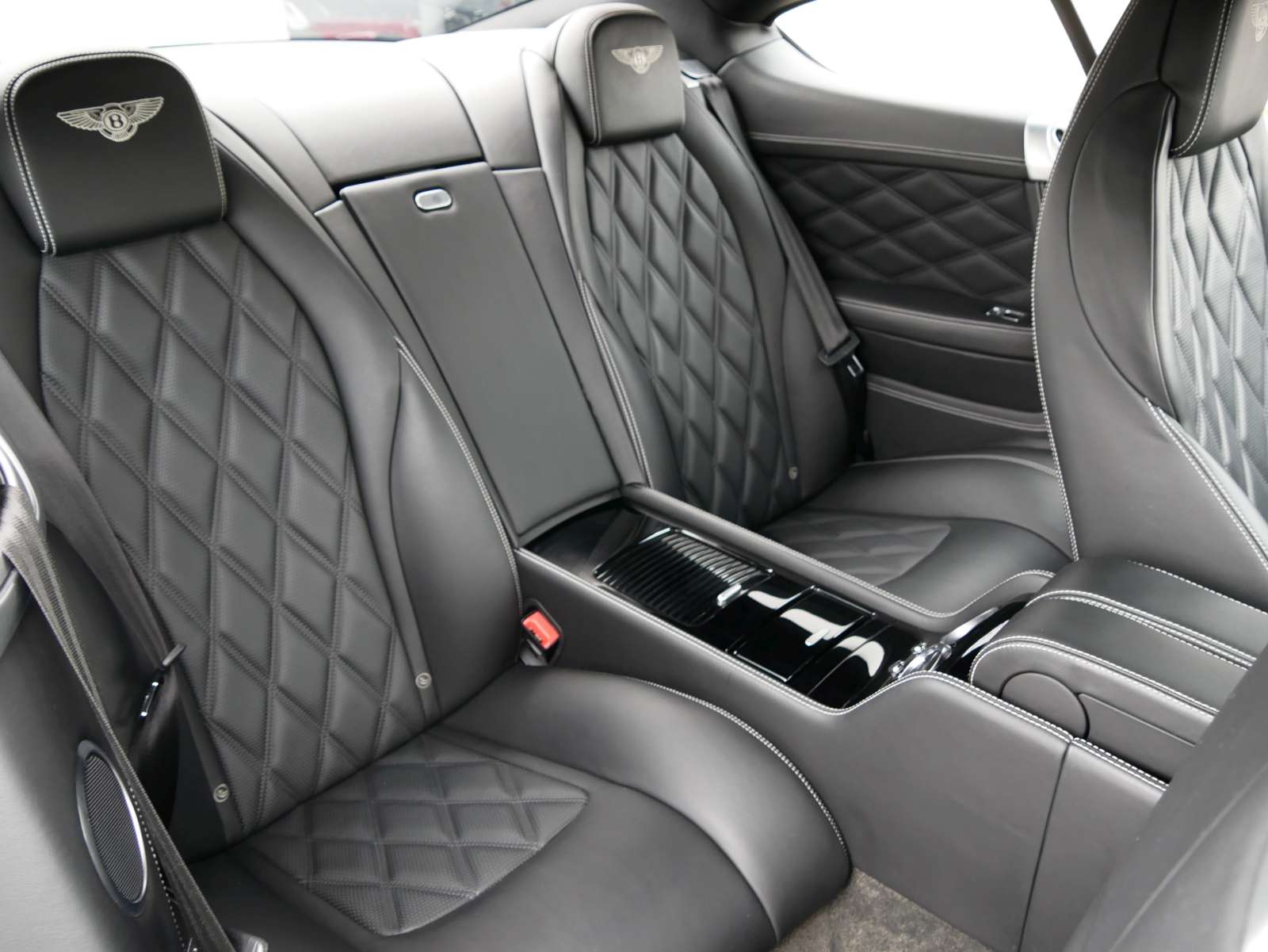 BENTLEY Continental GT 4.0 V8-image-14