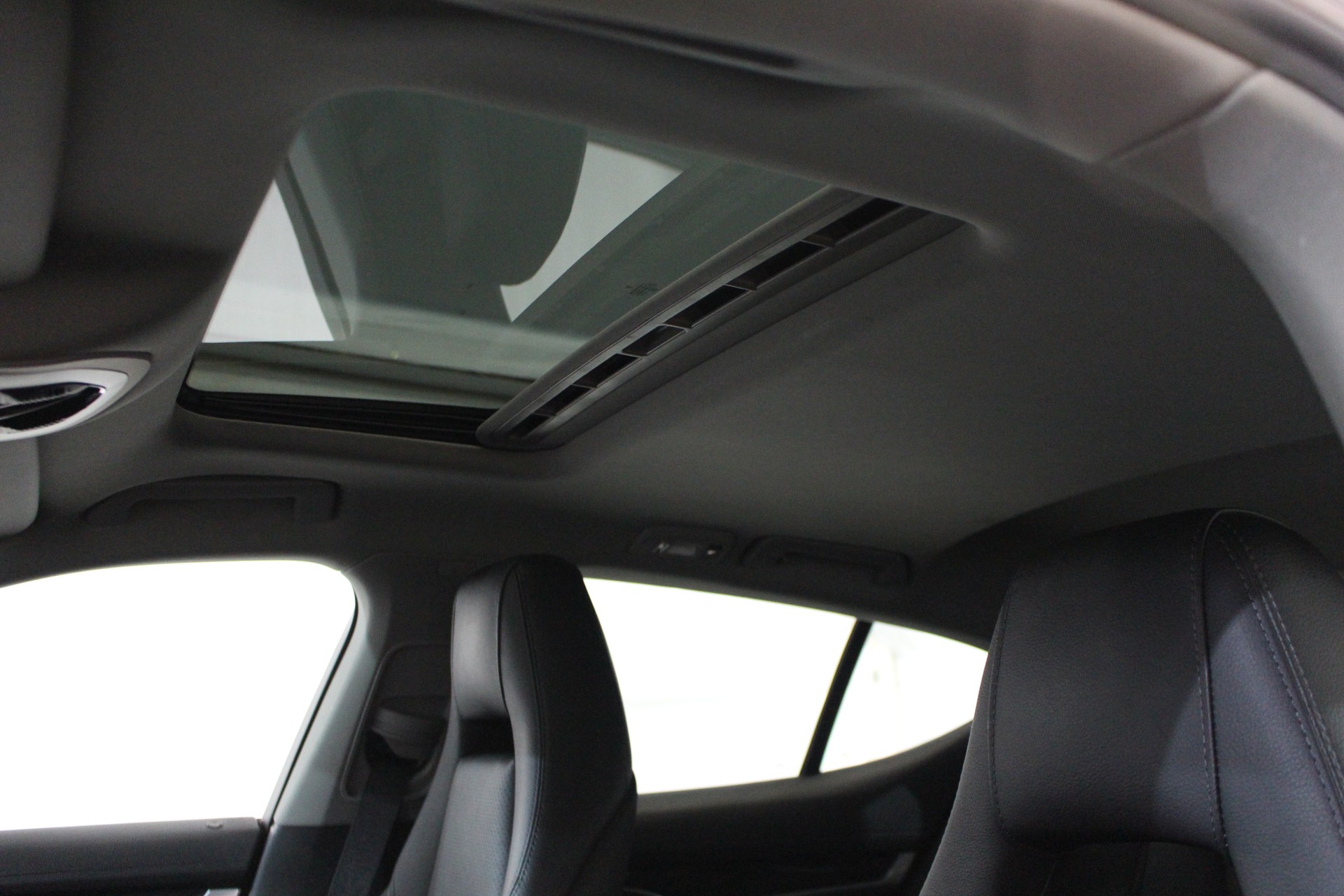 PORSCHE Panamera 3.6 V6 4 PDK-image-14