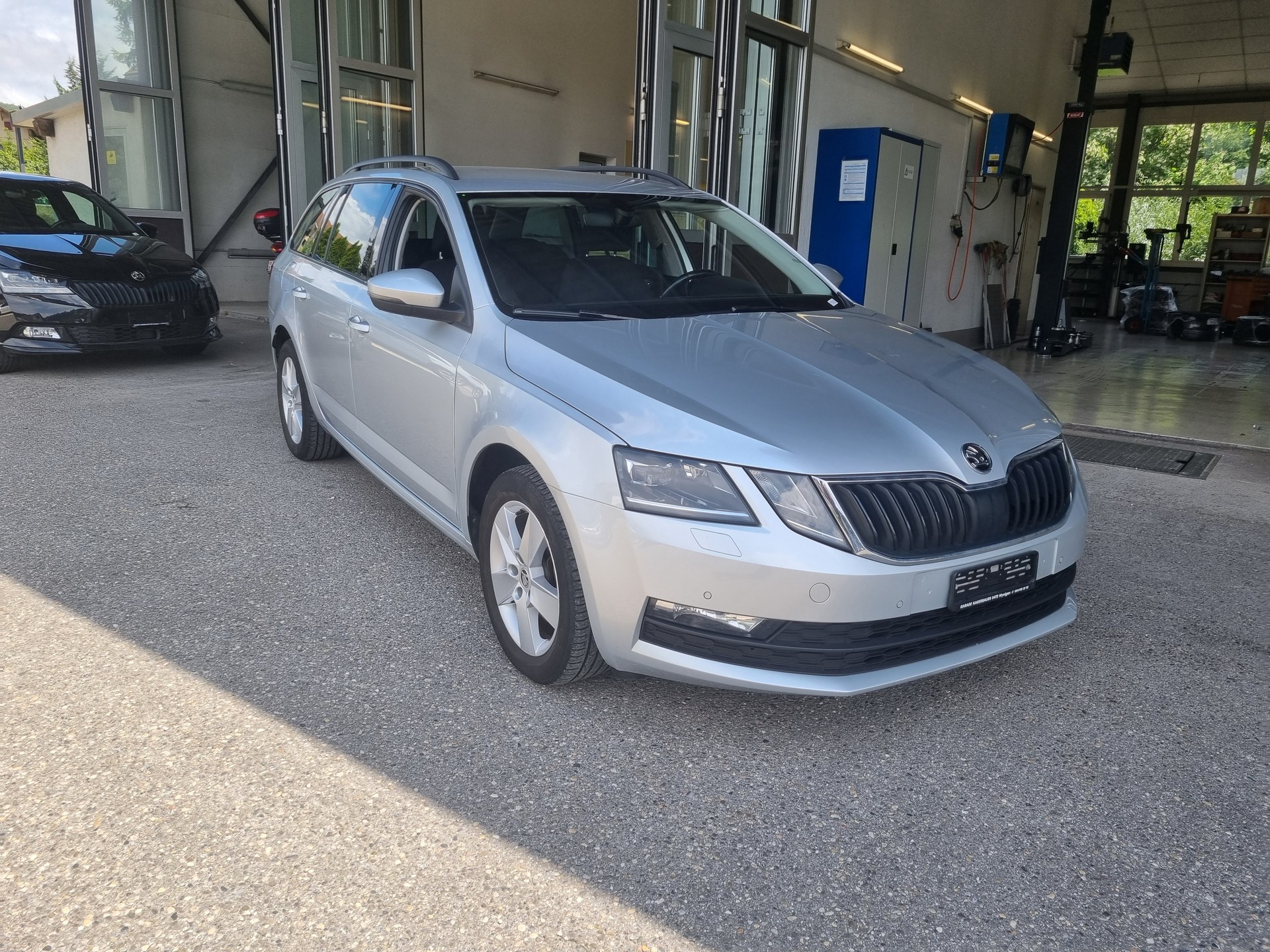 SKODA Octavia Combi 2.0 TDI Ambition 4x4 DSG-image-1