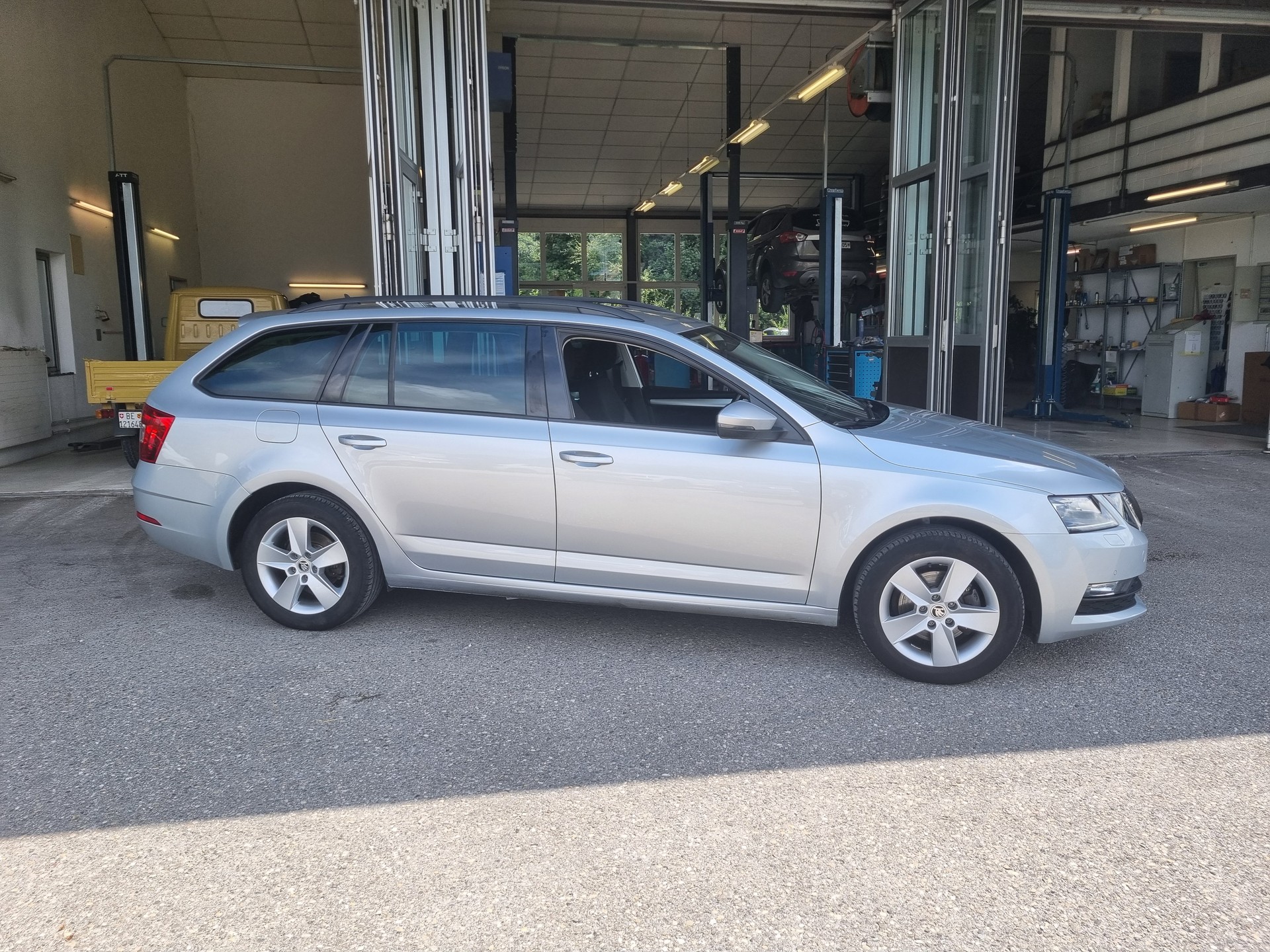SKODA Octavia Combi 2.0 TDI Ambition 4x4 DSG-image-2