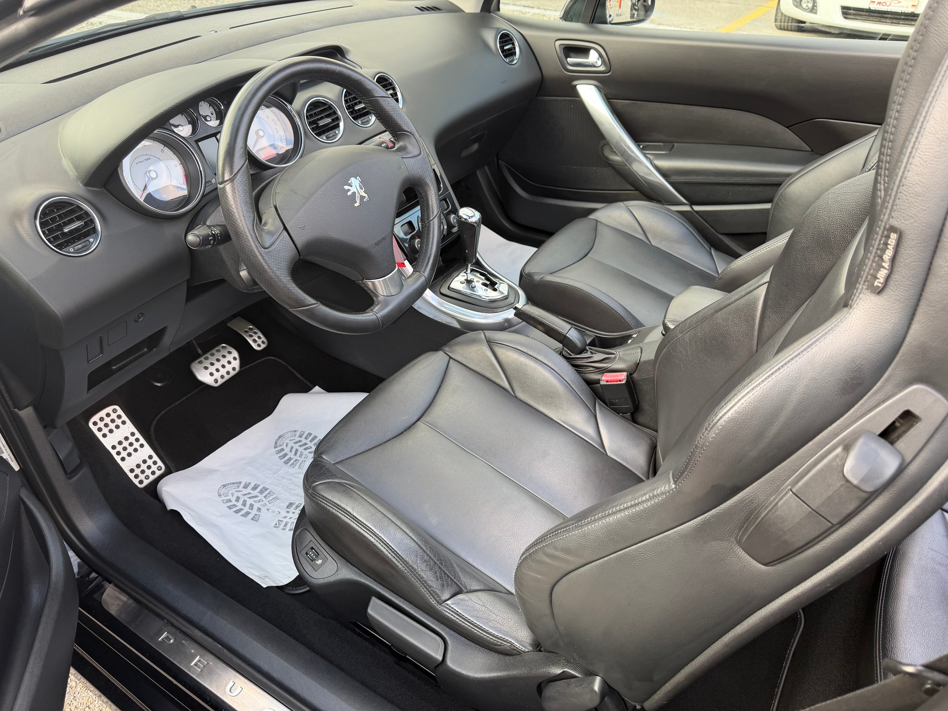 PEUGEOT 308 CC 1.6 16V Turbo Platinum Automatic-image-10