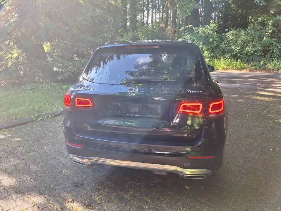 MERCEDES-BENZ GLC 300 4m-image-5