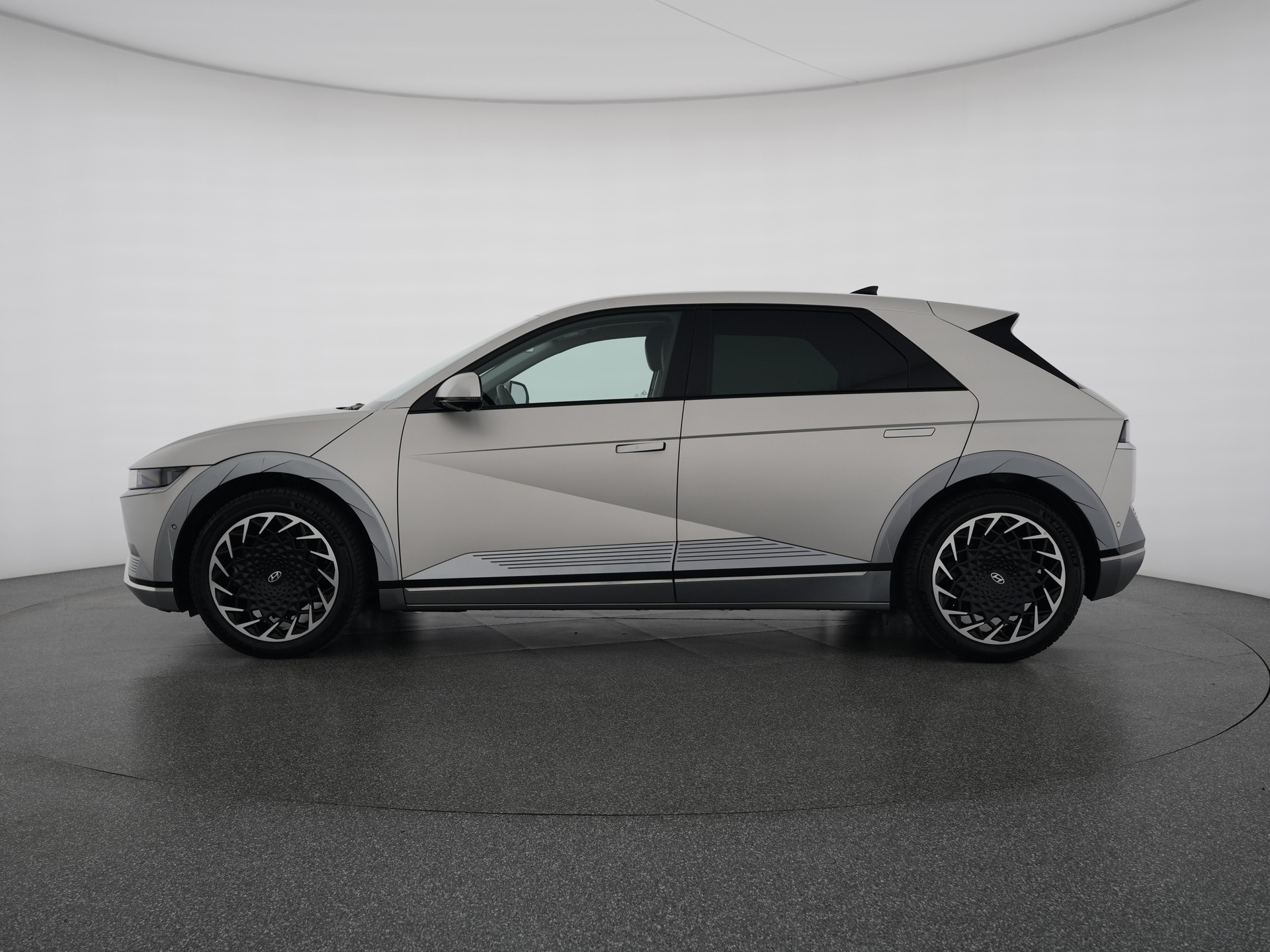 HYUNDAI Ioniq 5 72kWh Look 4WD-image-1