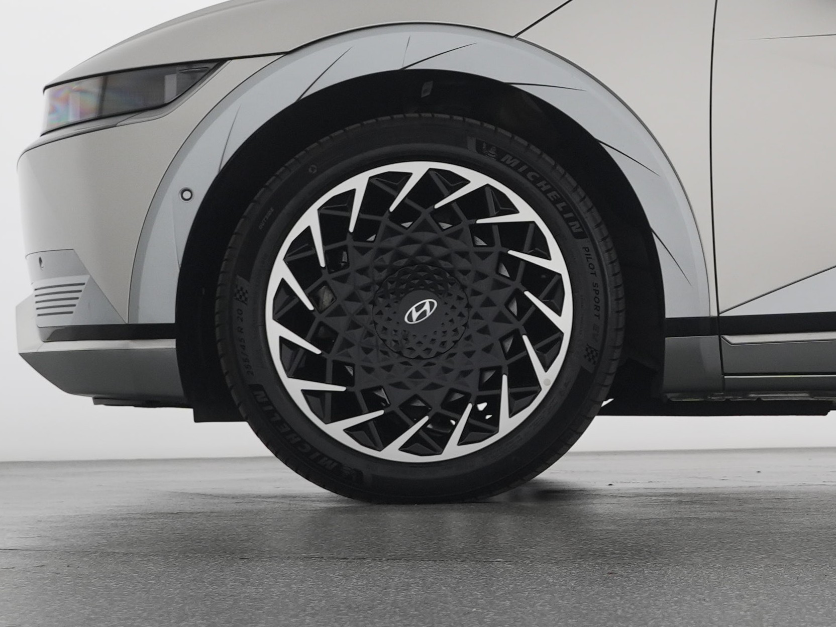 HYUNDAI Ioniq 5 72kWh Look 4WD-image-10