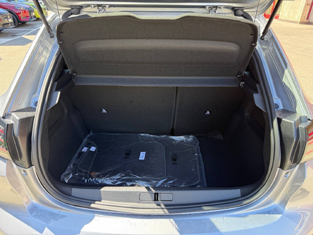 PEUGEOT 208 Hybrid 145 e-DCS6 GT-image-13