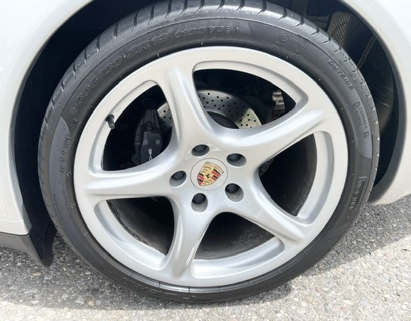 PORSCHE 911 Cabrio Carrera 4-image-8