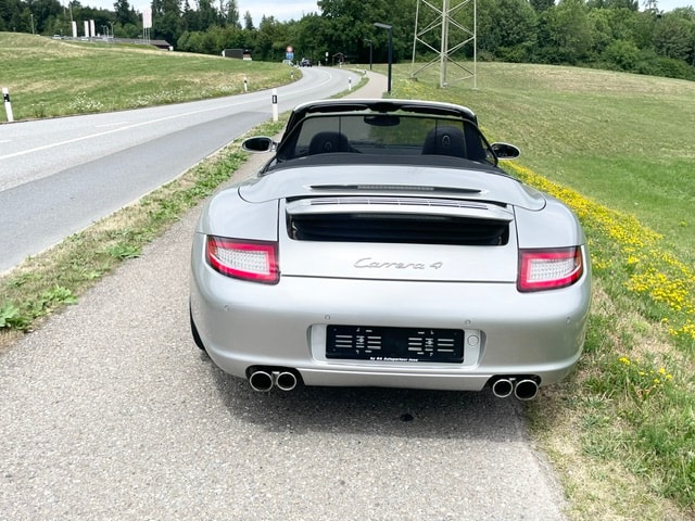 PORSCHE 911 Cabrio Carrera 4-image-11