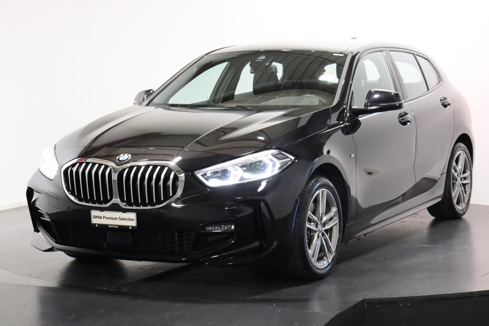 BMW 118i-image-0