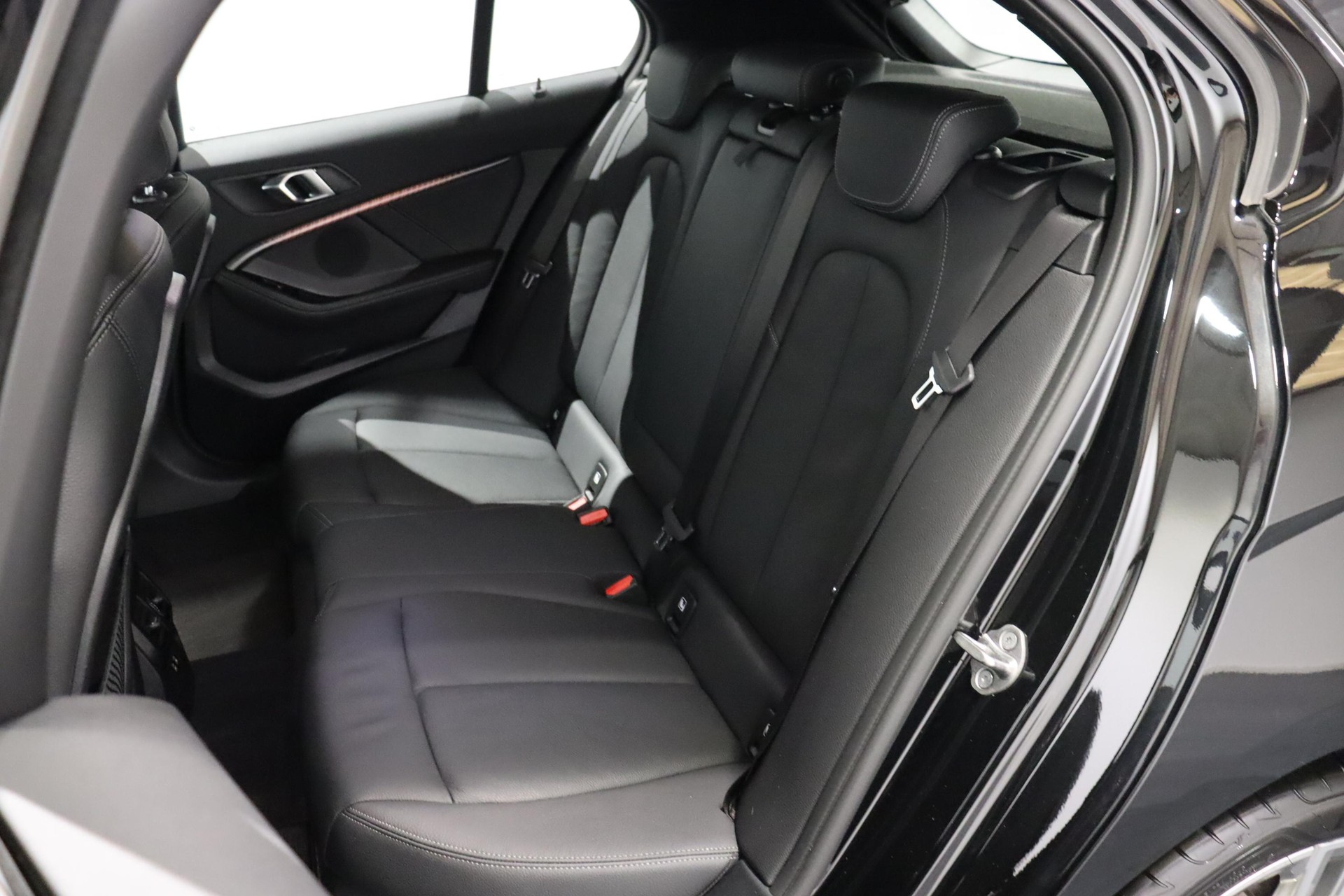 BMW 118i-image-8