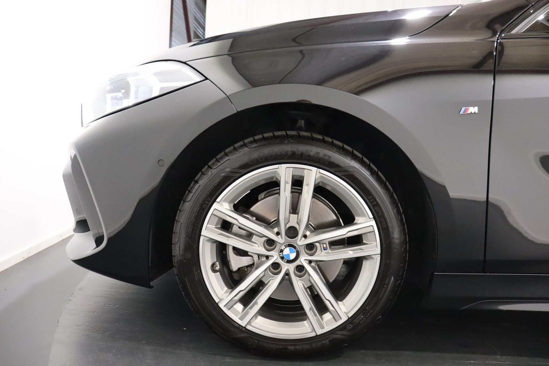 BMW 118i-image-4