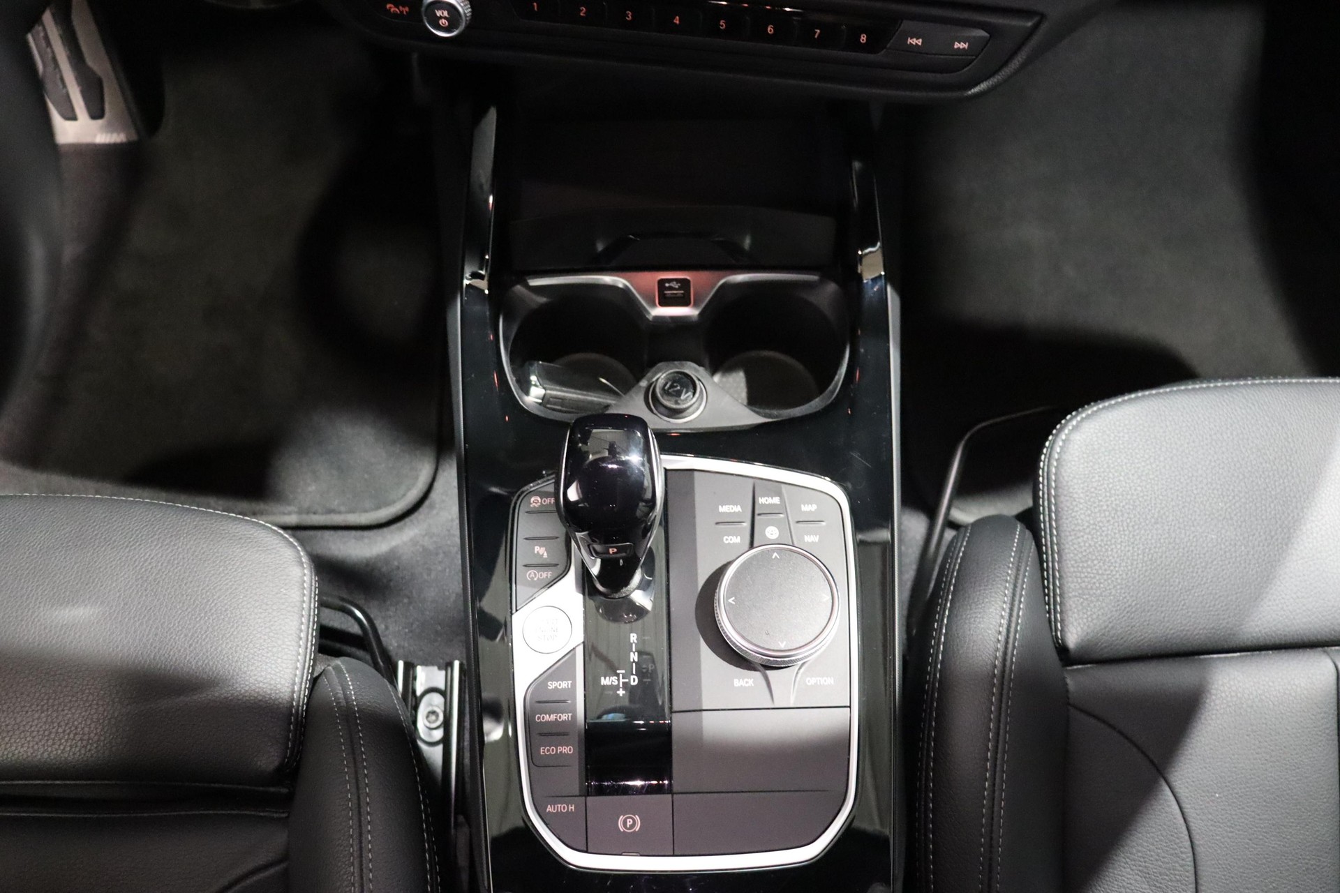 BMW 118i-image-11