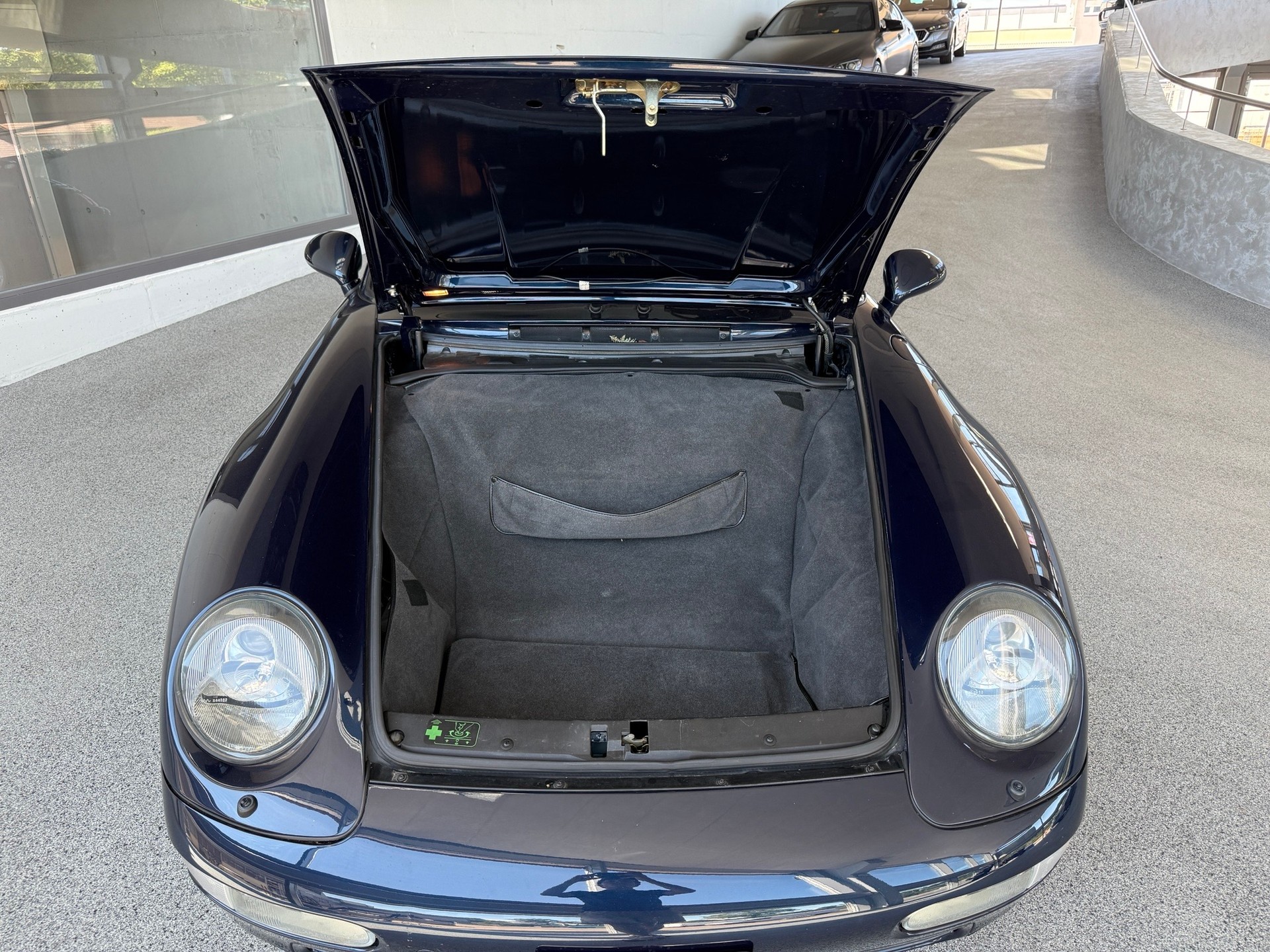 PORSCHE 911 Carrera 4 Cabrio-image-13