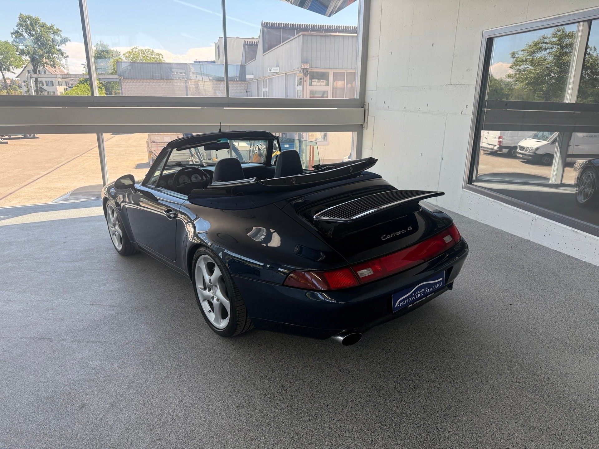 PORSCHE 911 Carrera 4 Cabrio-image-2