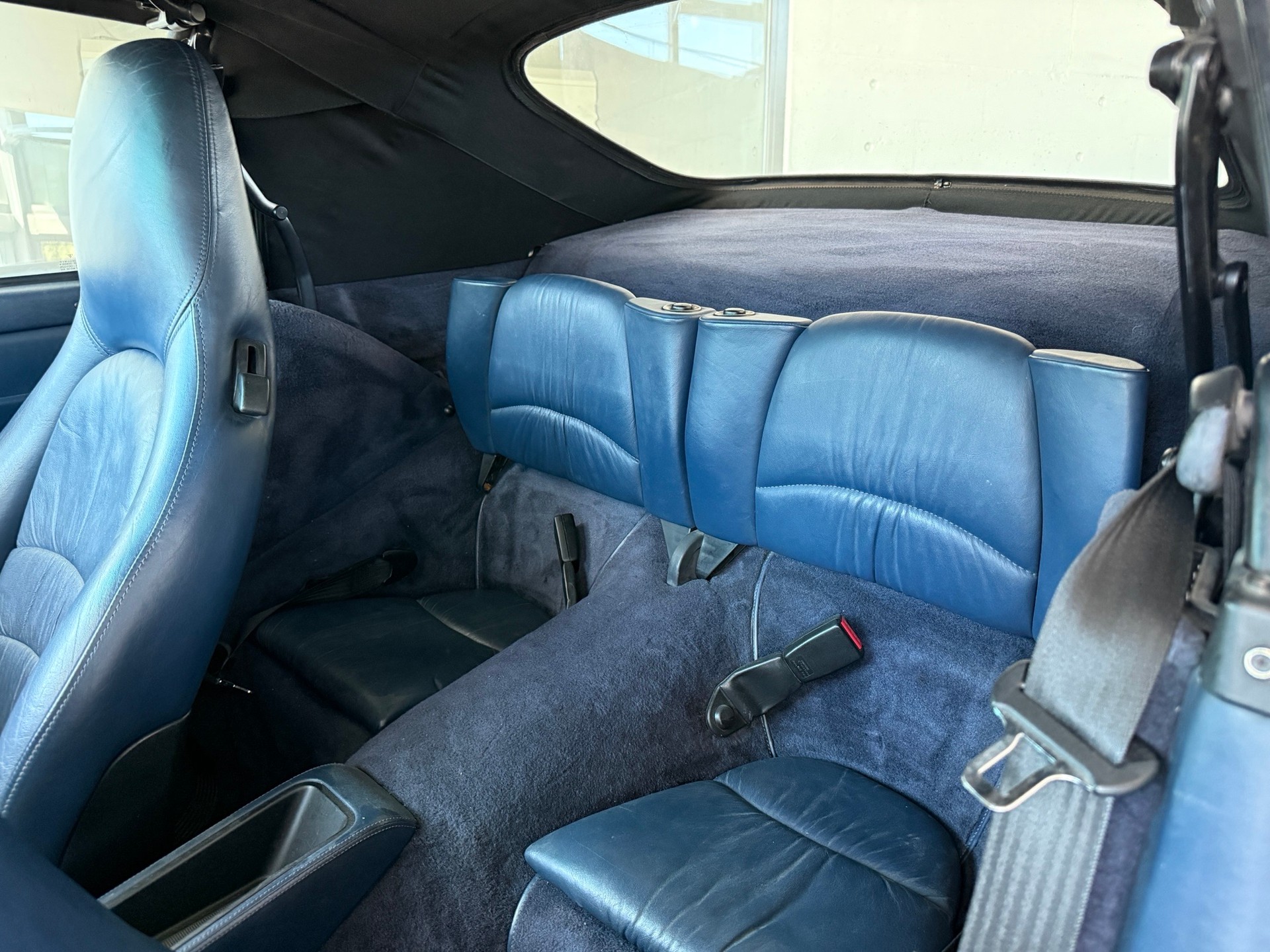 PORSCHE 911 Carrera 4 Cabrio-image-10