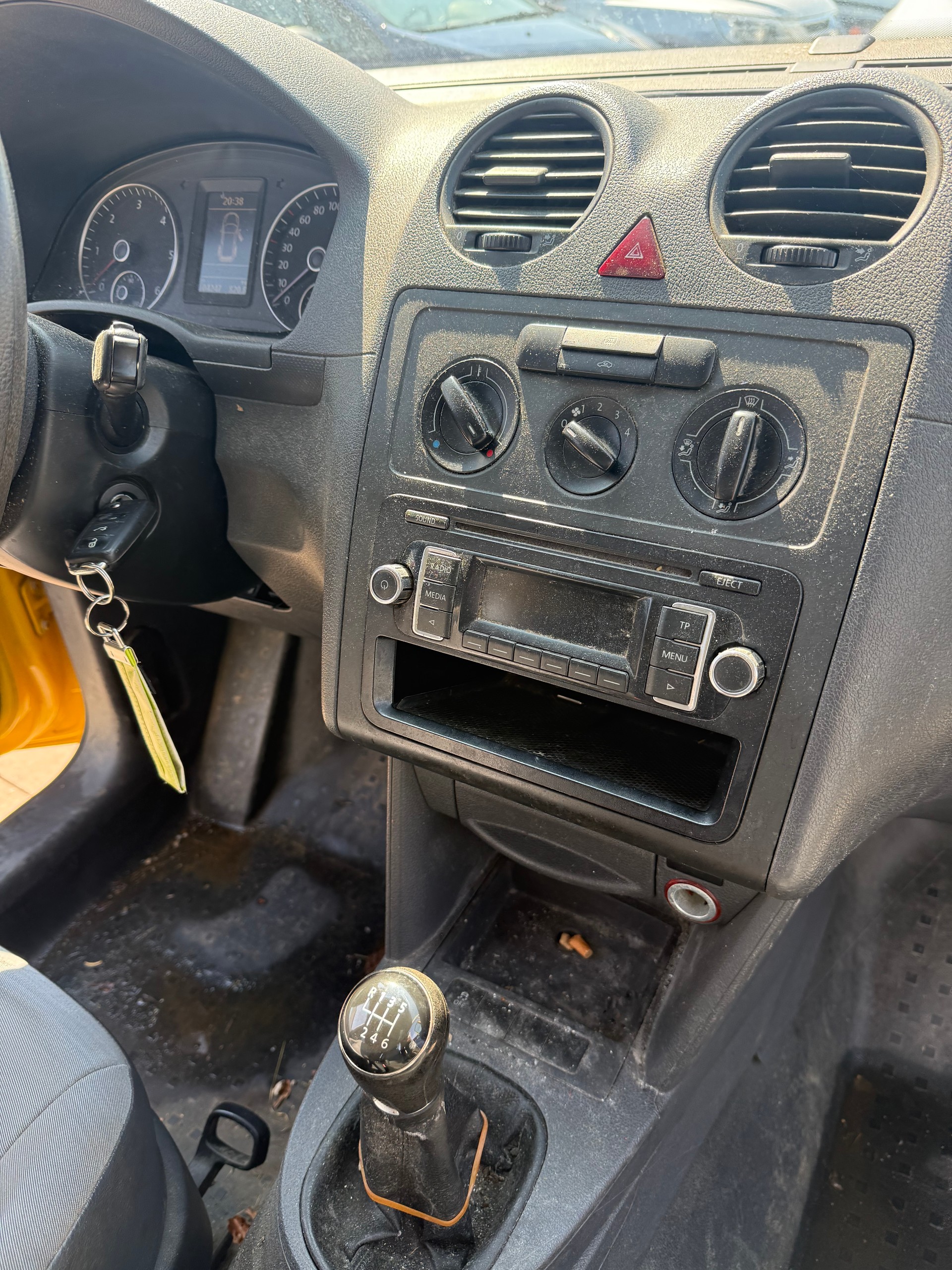 VW CADDY-image-12