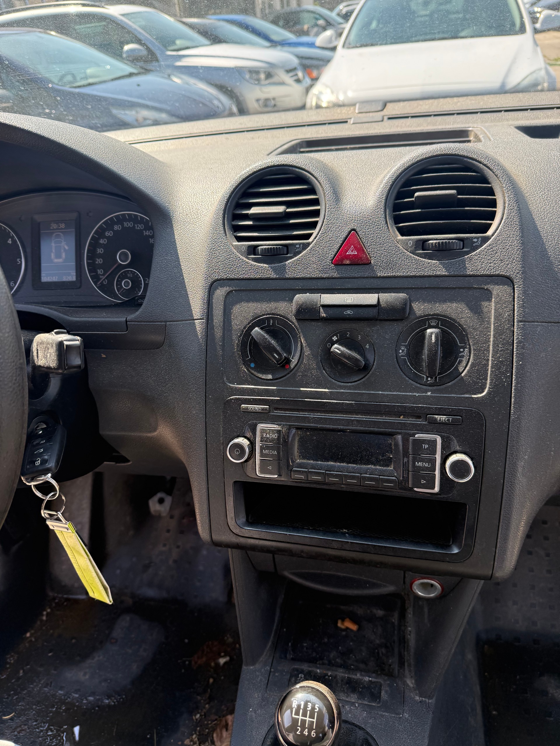 VW CADDY-image-13