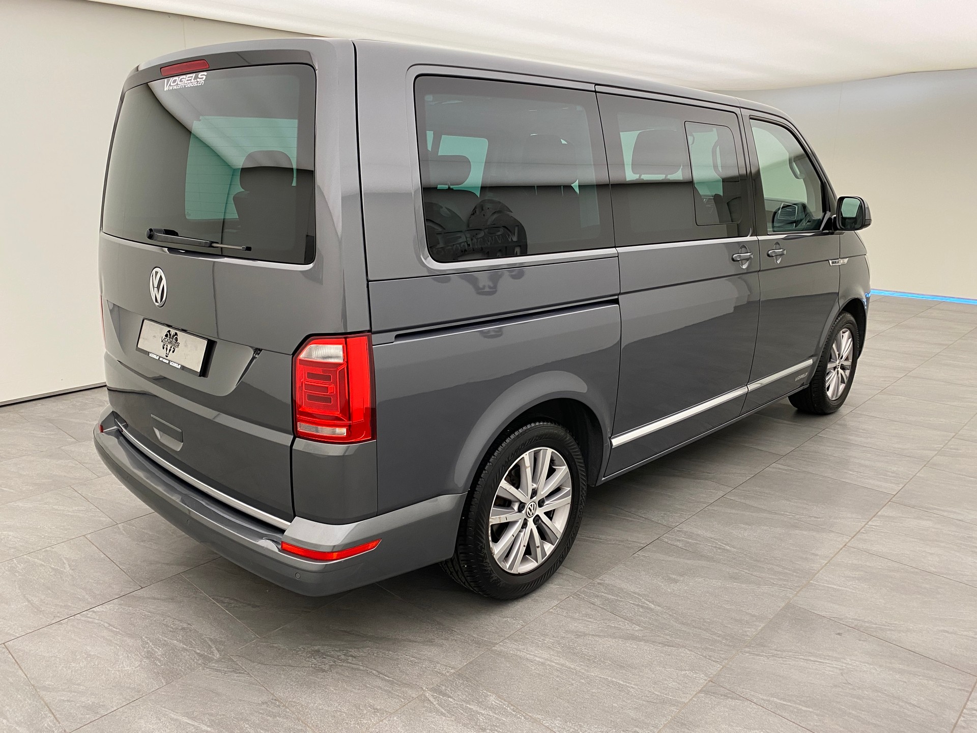 VW T6 Multivan TDI Highline 4 Motion DSG-image-3