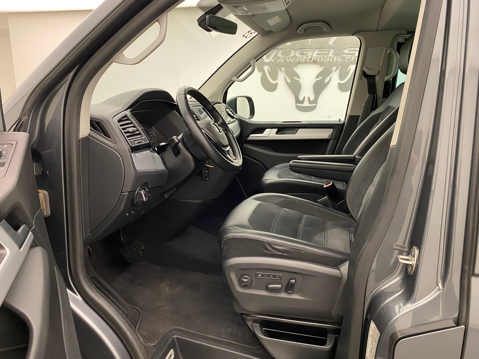 VW T6 Multivan TDI Highline 4 Motion DSG-image-9