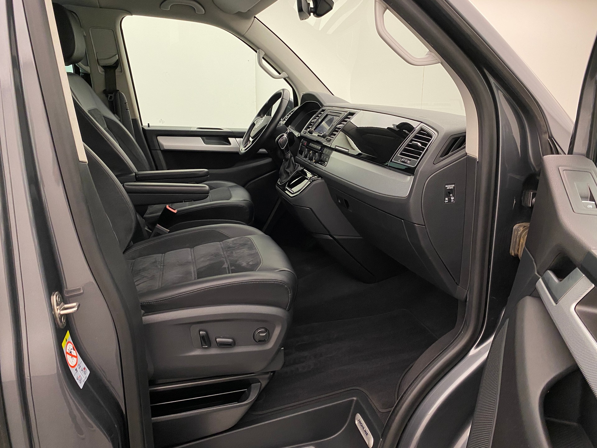 VW T6 Multivan TDI Highline 4 Motion DSG-image-11