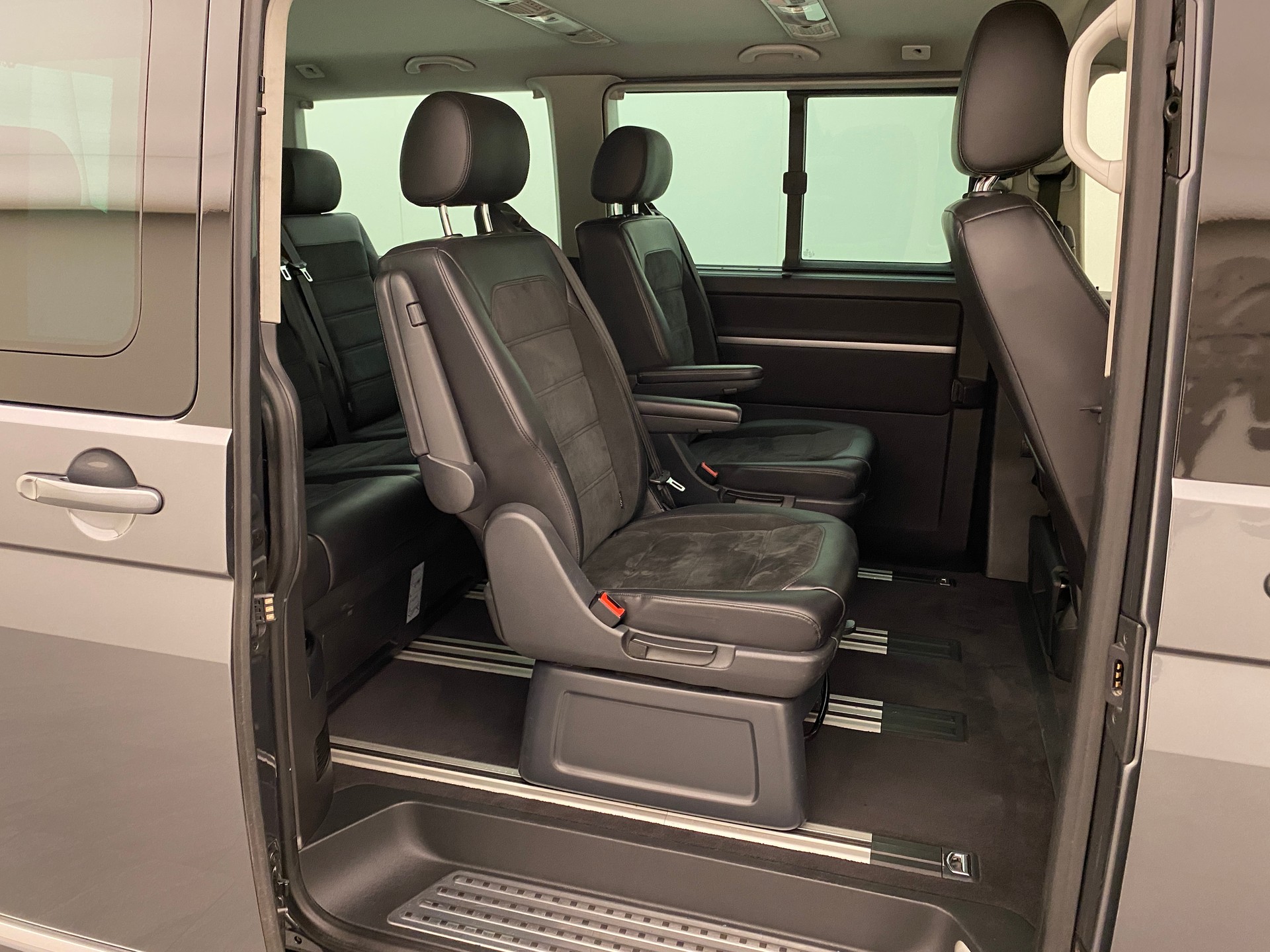 VW T6 Multivan TDI Highline 4 Motion DSG-image-12