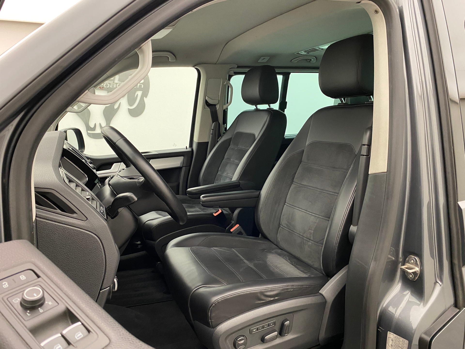 VW T6 Multivan TDI Highline 4 Motion DSG-image-8