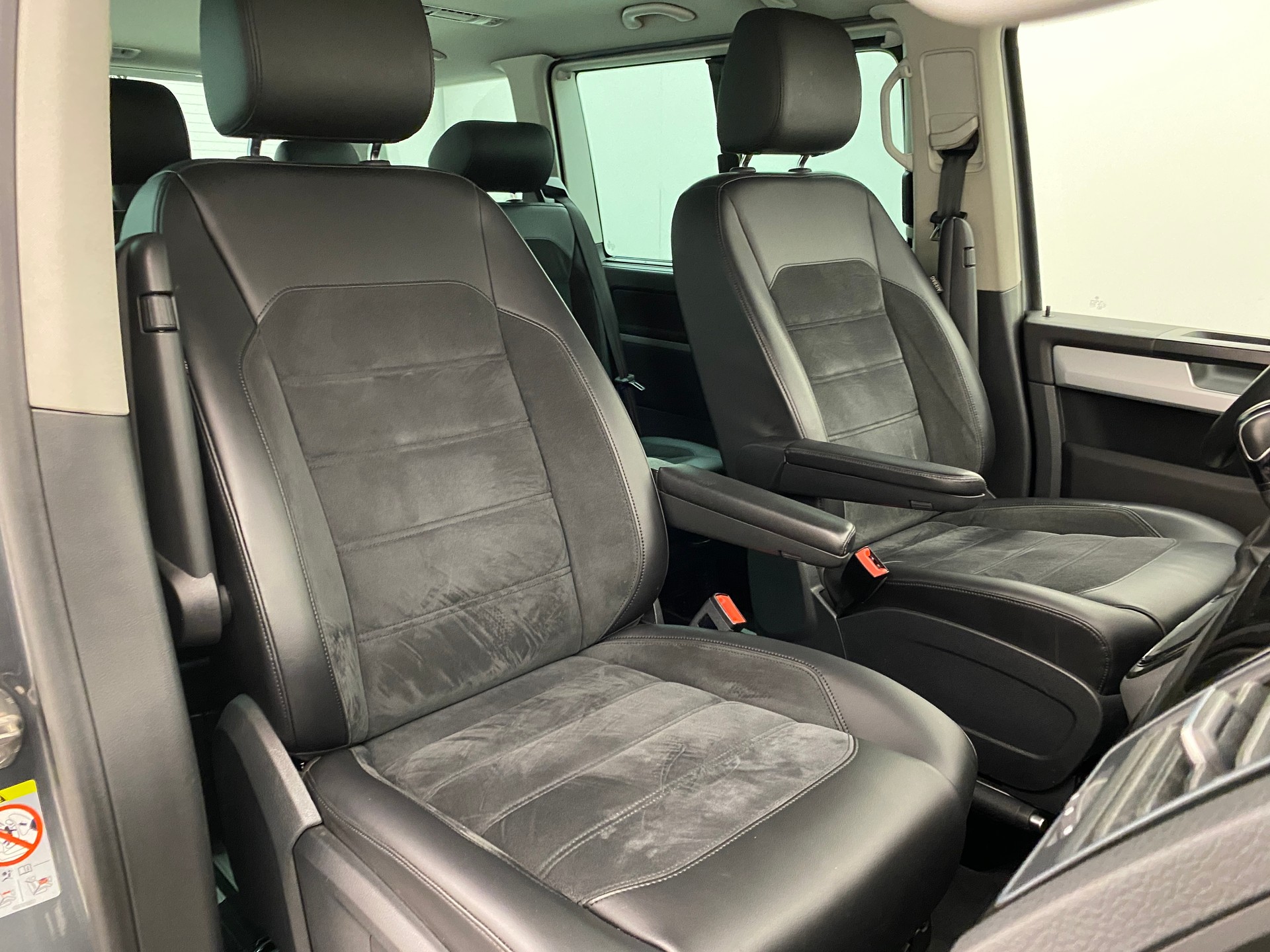 VW T6 Multivan TDI Highline 4 Motion DSG-image-10
