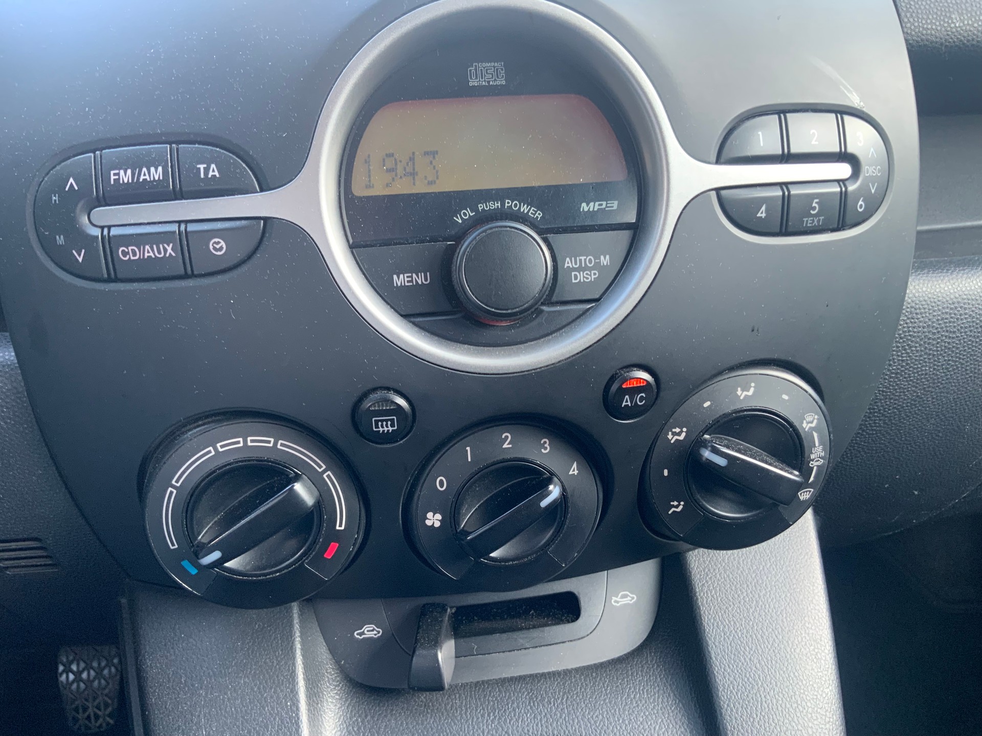 MAZDA 2 1.3i 16V Exclusive-image-8