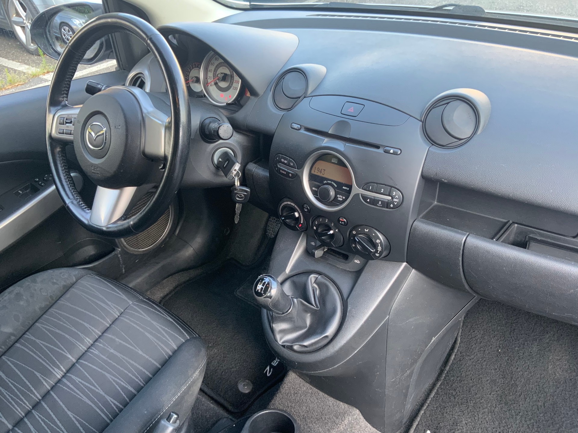 MAZDA 2 1.3i 16V Exclusive-image-9