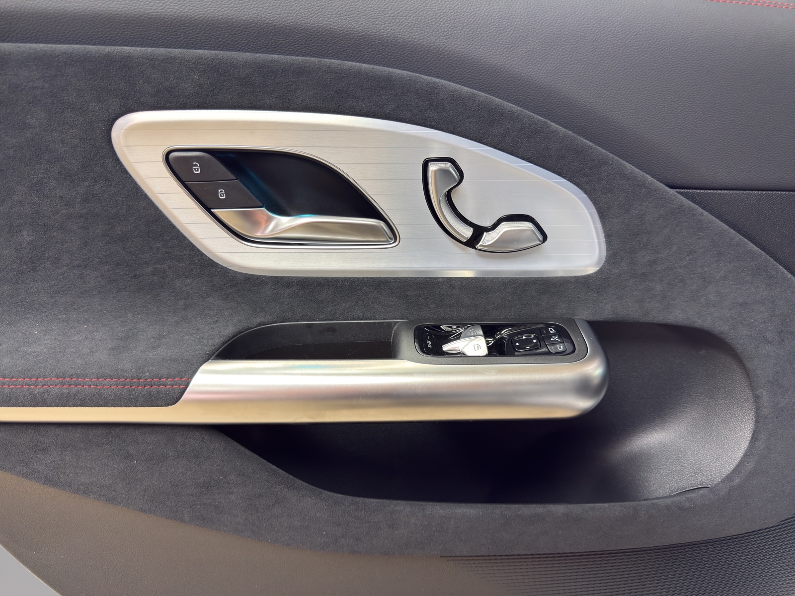 MERCEDES-BENZ CLA Shooting Brake 350 4Matic 85 kWh EQ-image-12