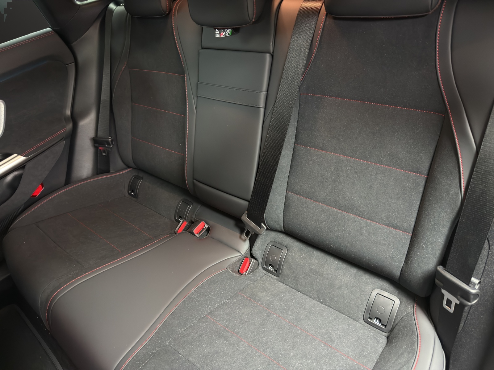 MERCEDES-BENZ CLA Shooting Brake 350 4Matic 85 kWh EQ-image-14