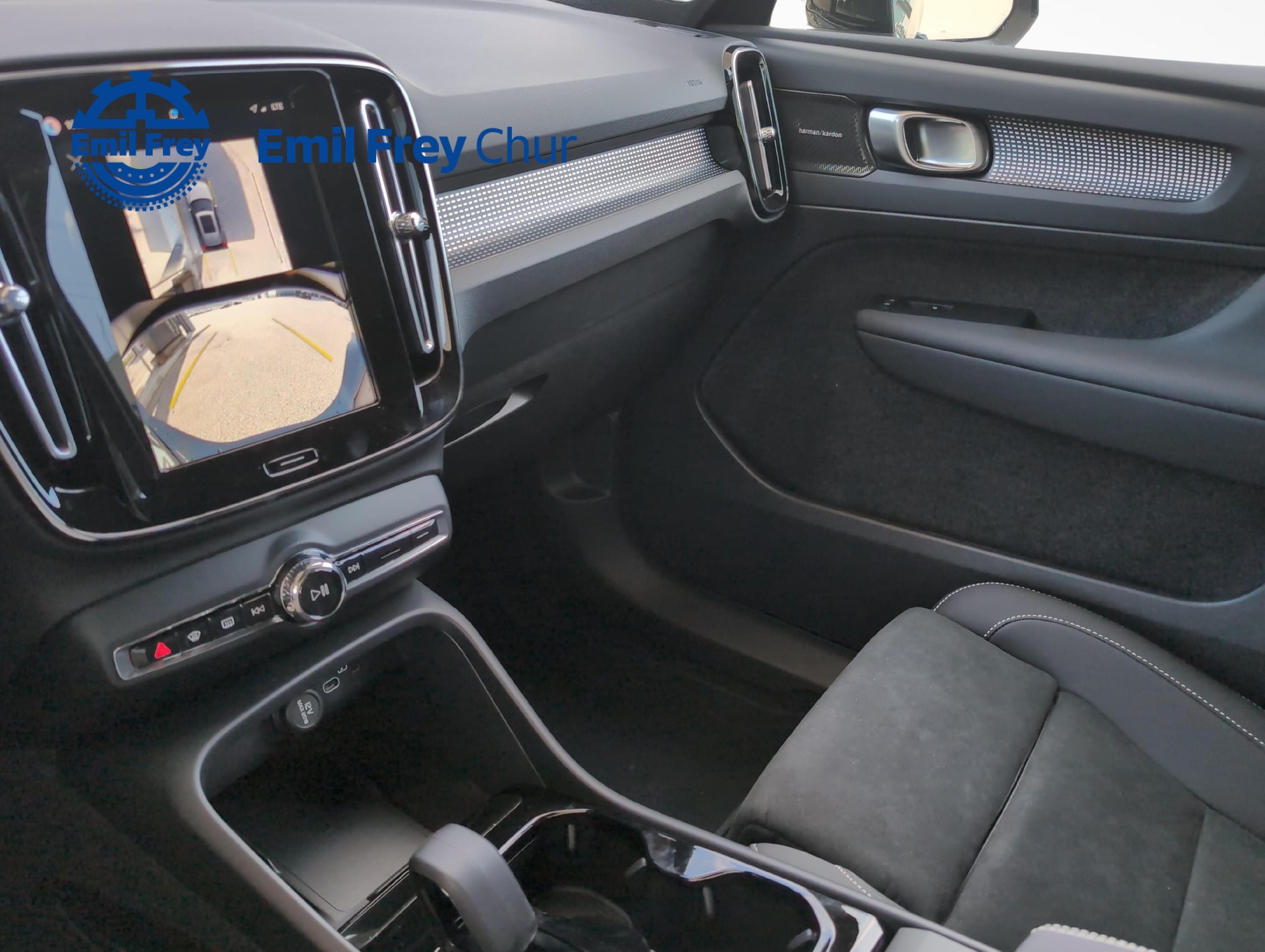 VOLVO EX40 Twin Ultra AWD-image-3