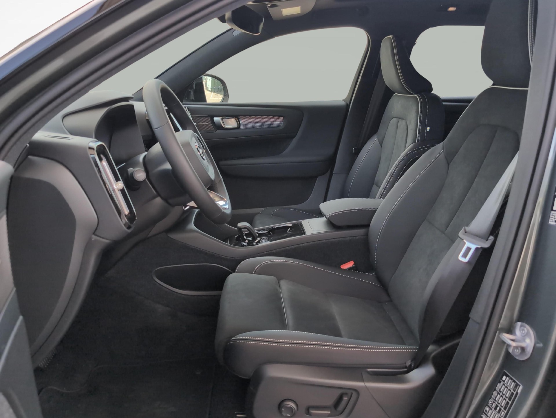 VOLVO EX40 Twin Ultra AWD-image-9
