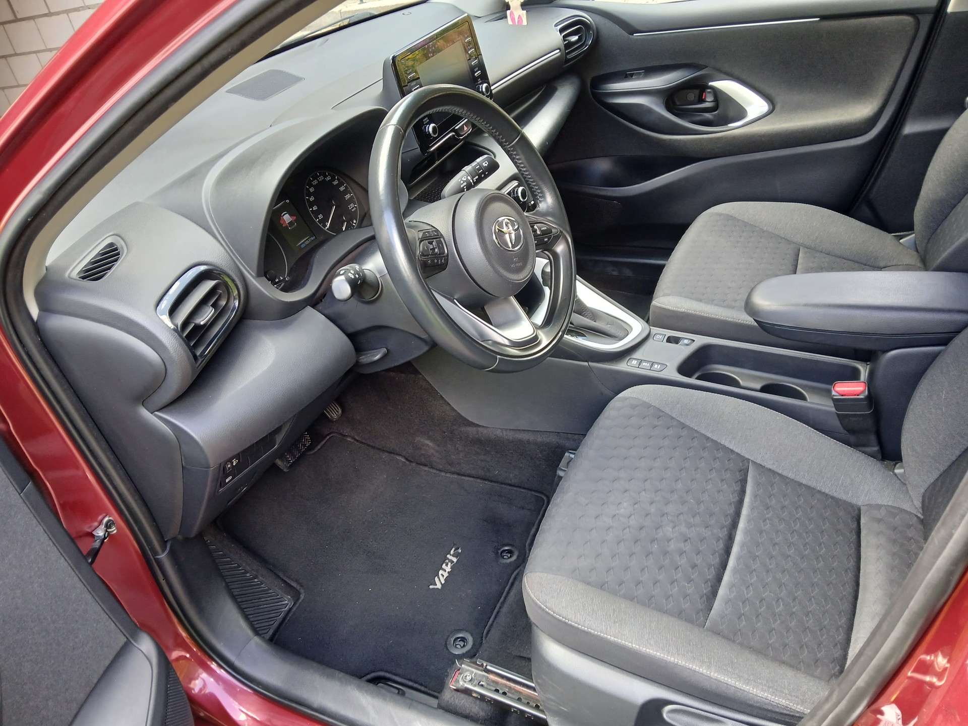 TOYOTA 1.5 VVT-i HSD Comfort-image-3