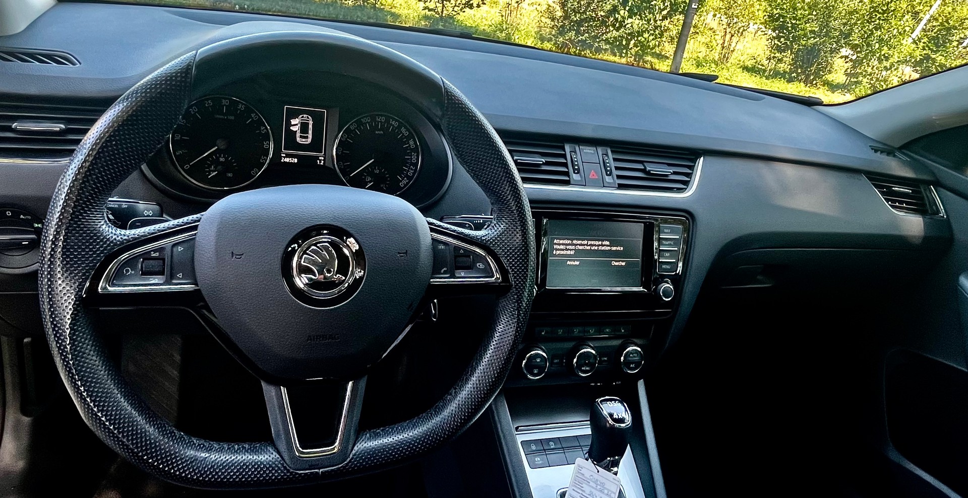 SKODA Octavia Combi 2.0 TDI Swiss Edition 4x4 DSG-image-5