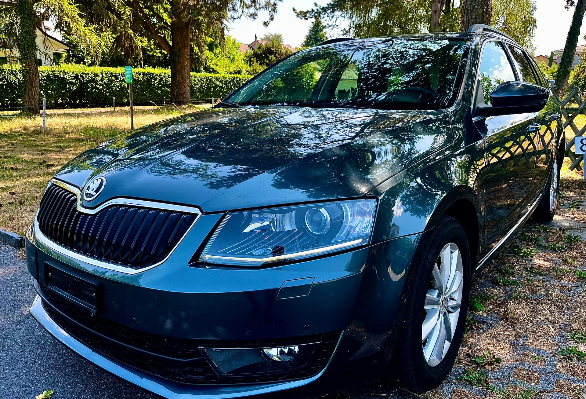 SKODA Octavia Combi 2.0 TDI Swiss Edition 4x4 DSG-image-0