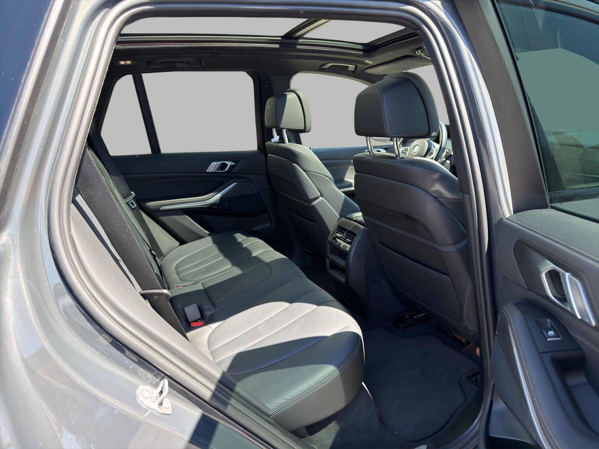 BMW X5 xDrive 48V 40d M Sport Steptronic-image-17